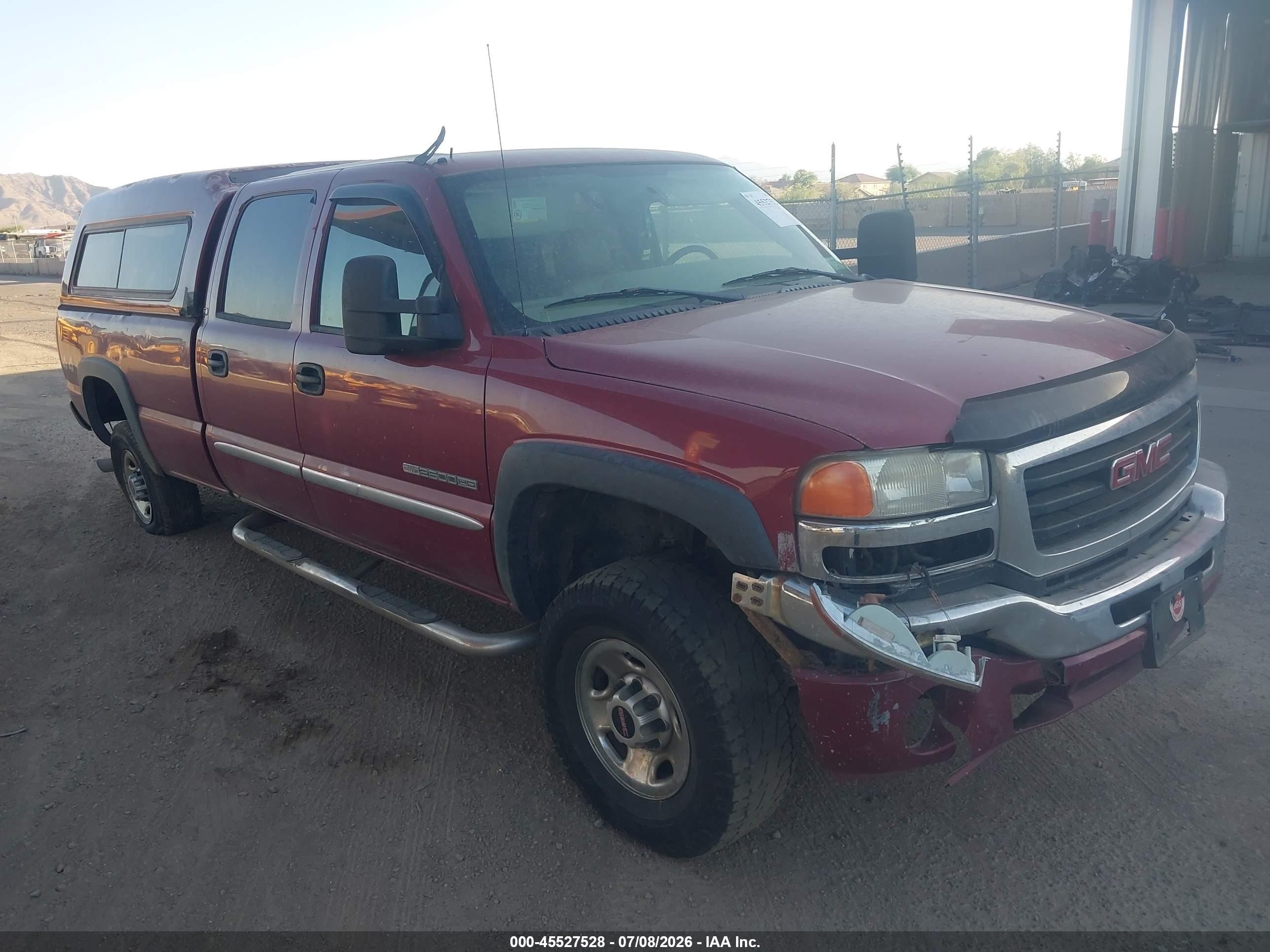 2005 GMC Sierra 2500HD SLE, VIN 1GTHK23U05F897221 — Front end