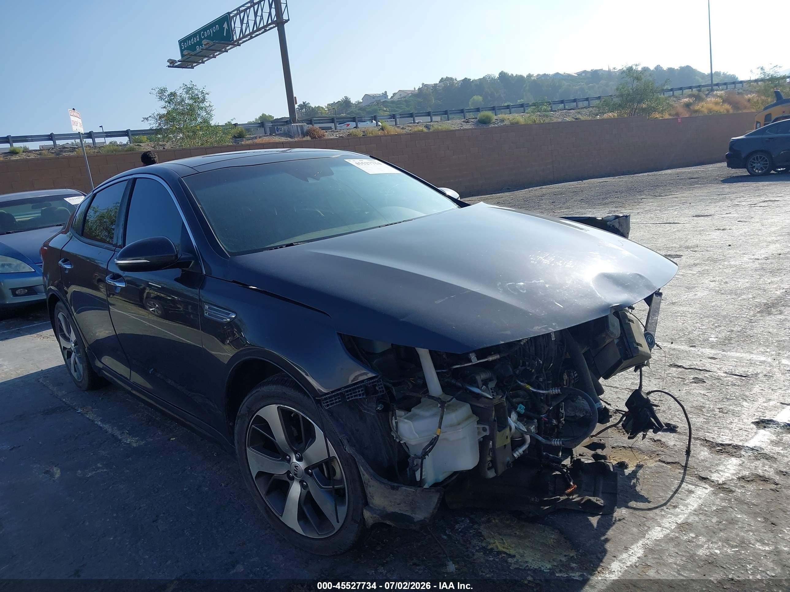2019 Kia Optima LX, VIN 5XXGT4L32KG294182 — Front end