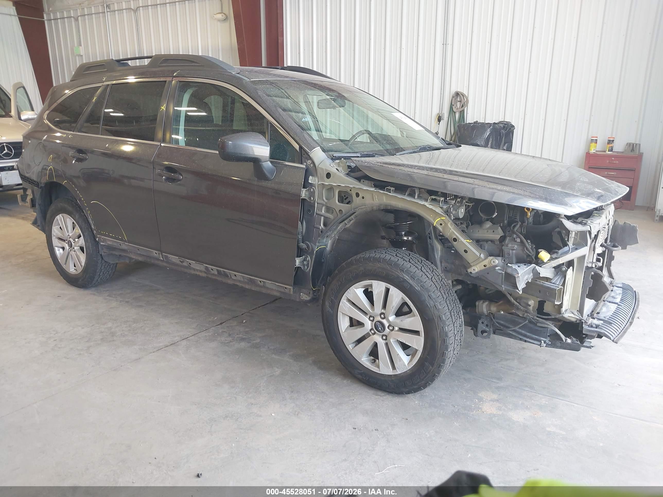 2018 Subaru Outback Premium, VIN 4S4BSACC5J3294117 — Not stated