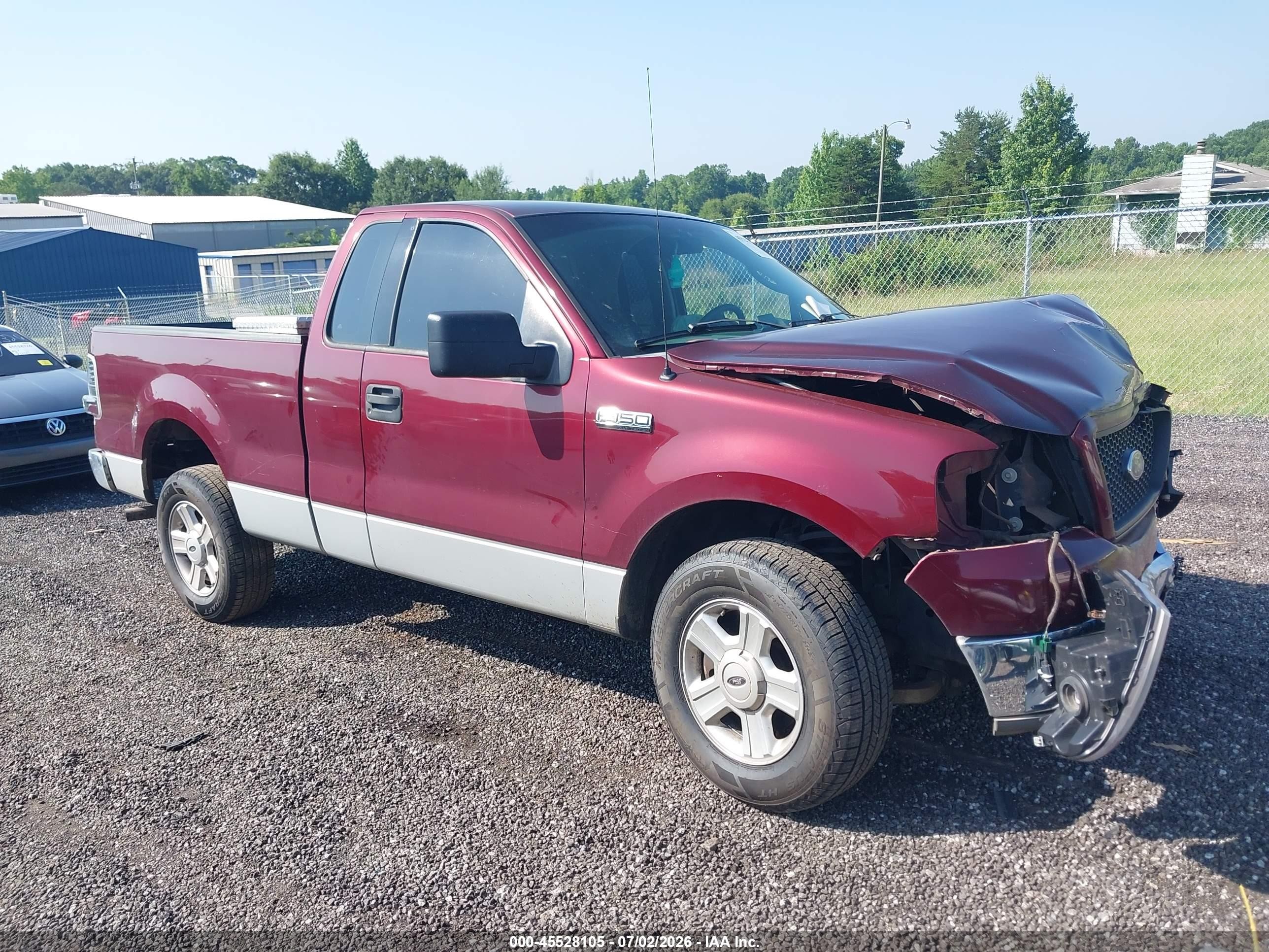 2004 Ford F-150 XL, VIN 1FTRF12W64NA77431 — Front end
