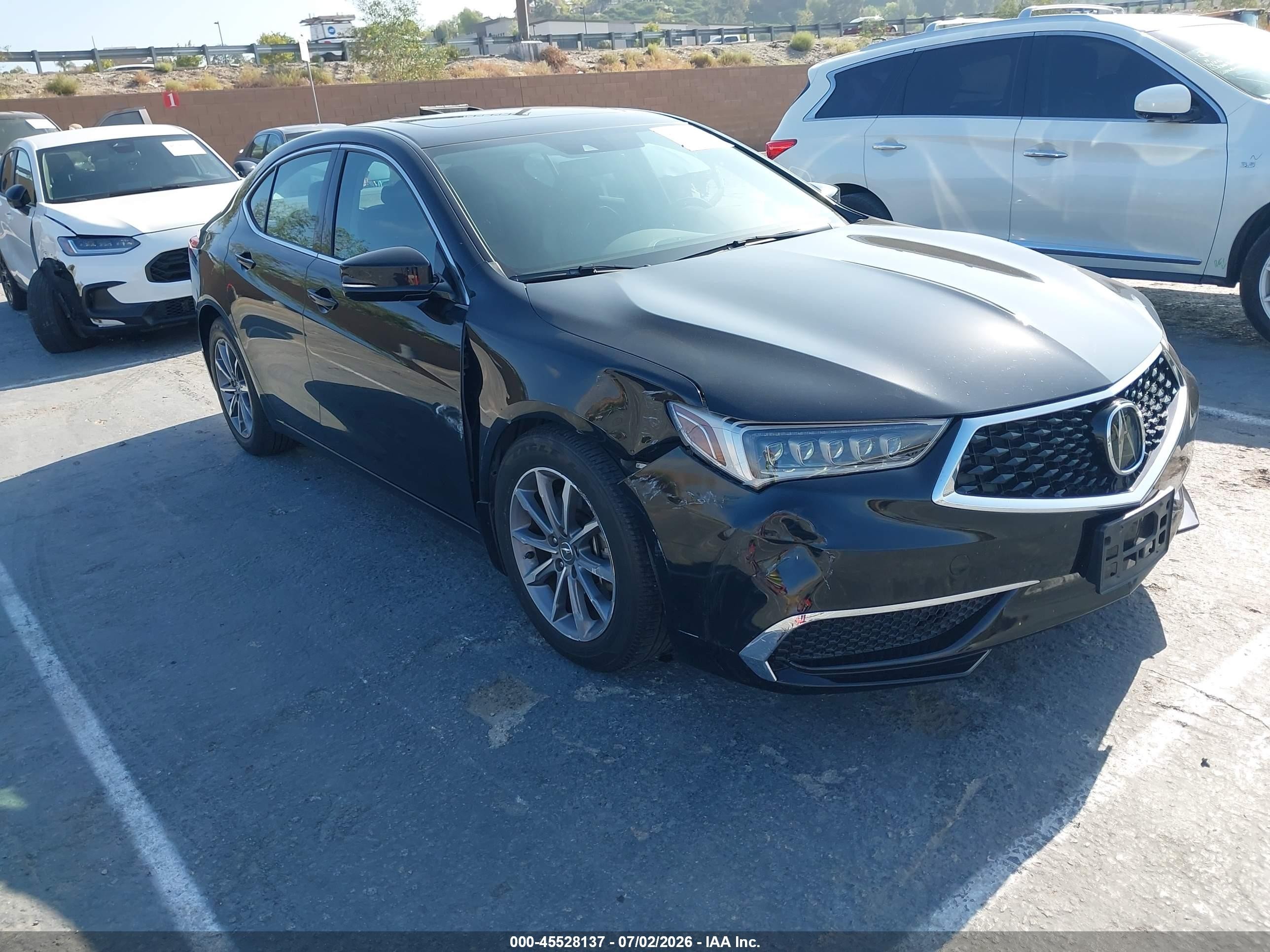 2018 Acura TLX, VIN 19UUB1F30JA003707 — Перед