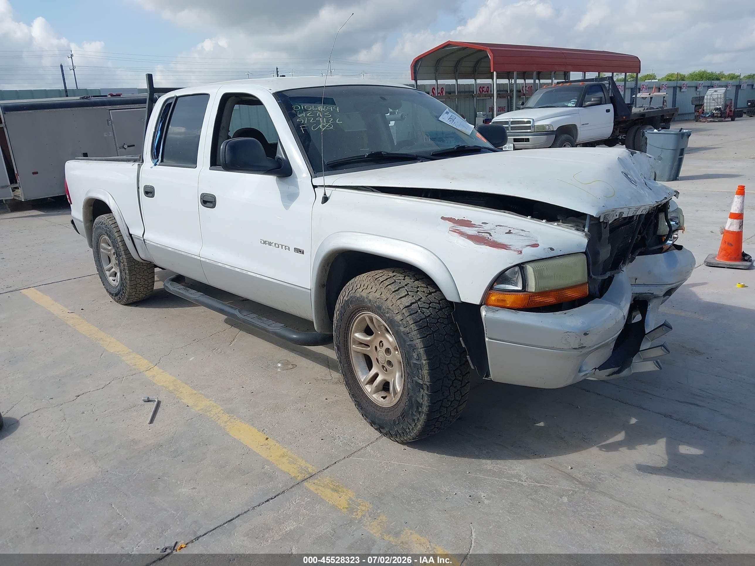 2002 Dodge Dakota SLT, VIN 1B7HL48N42S612713 — Front end