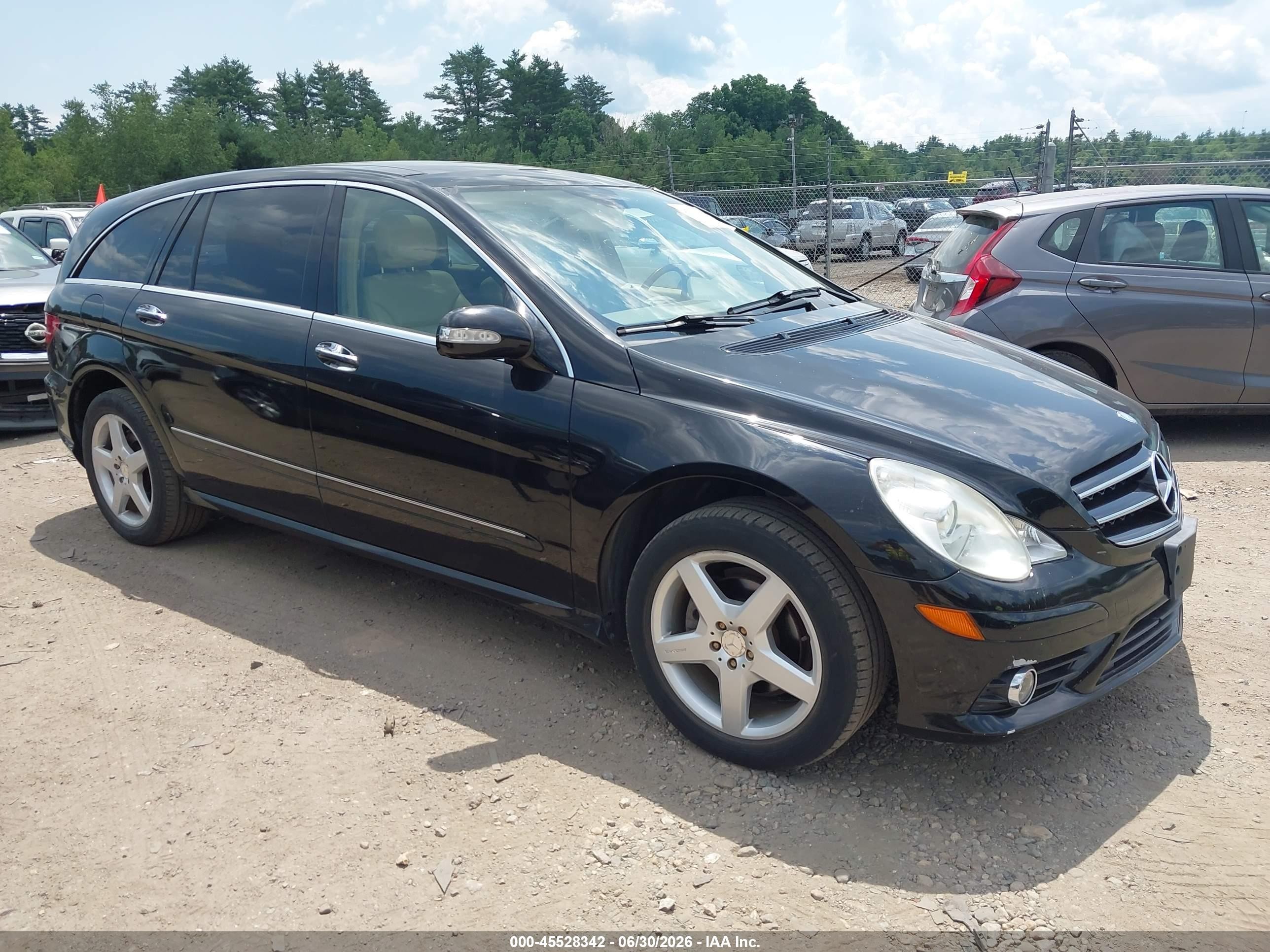 2010 Mercedes-Benz R 350, VIN 4JGCB6FB6AA102980 — Not stated