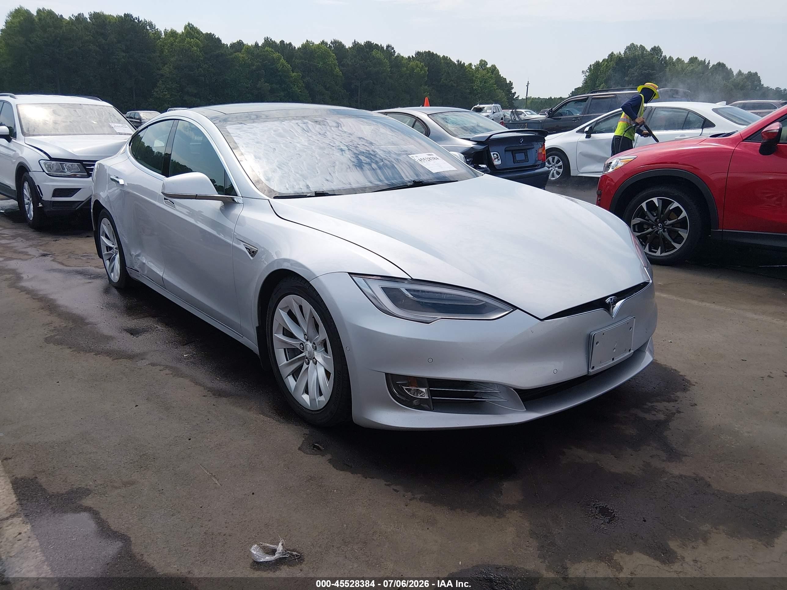 2016 Tesla Model S 90D, VIN 5YJSA1E20GF152572 — Зад