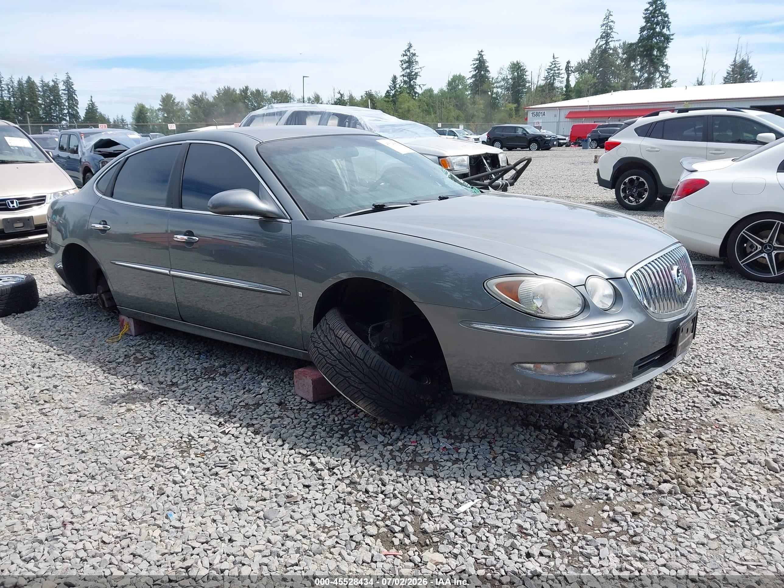 2008 Buick LaCrosse CXL, VIN 2G4WD582281218163 — Бок