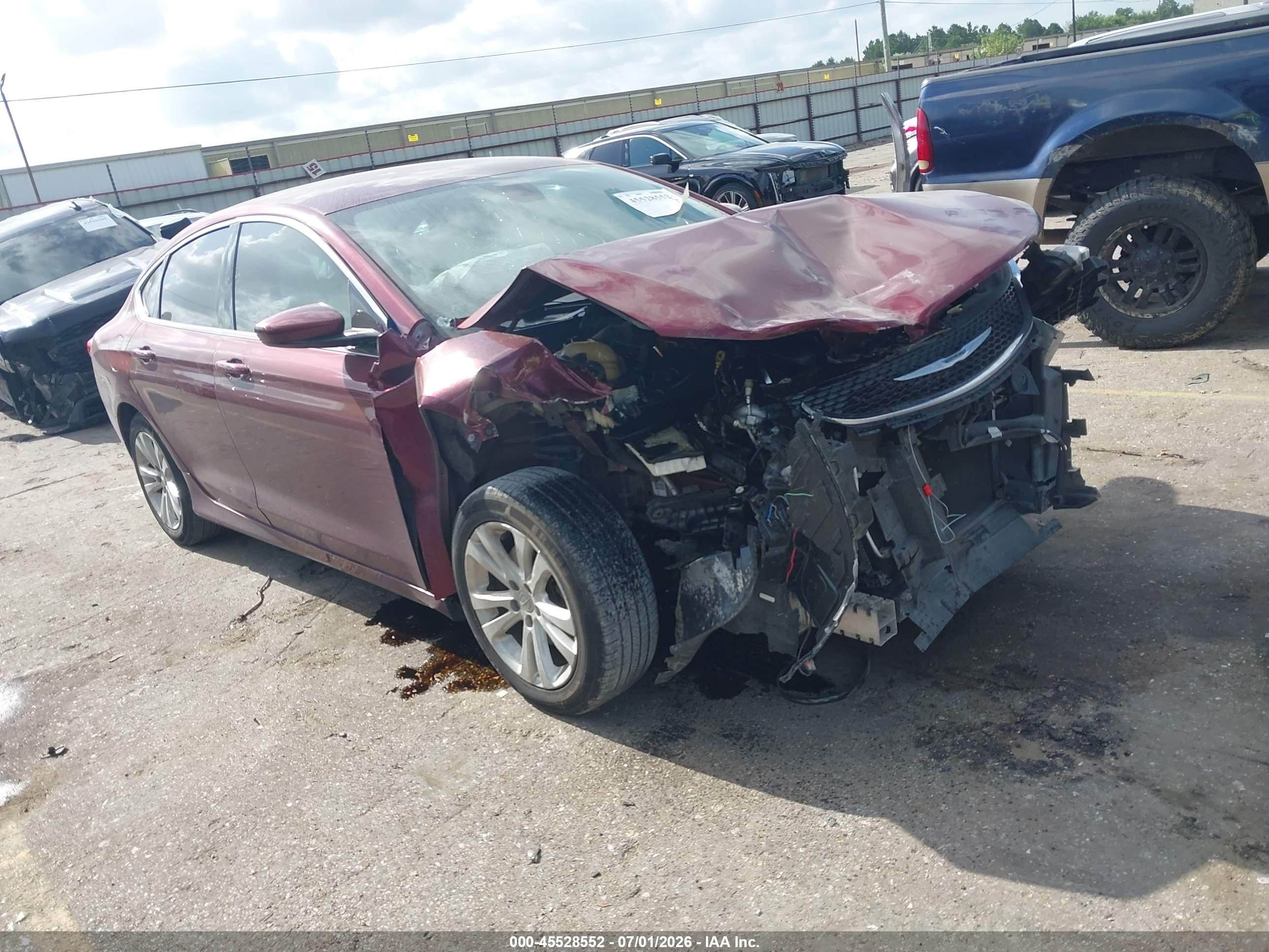 2015 Chrysler 200 Limited, VIN 1C3CCCAB0FN689818 — Front end