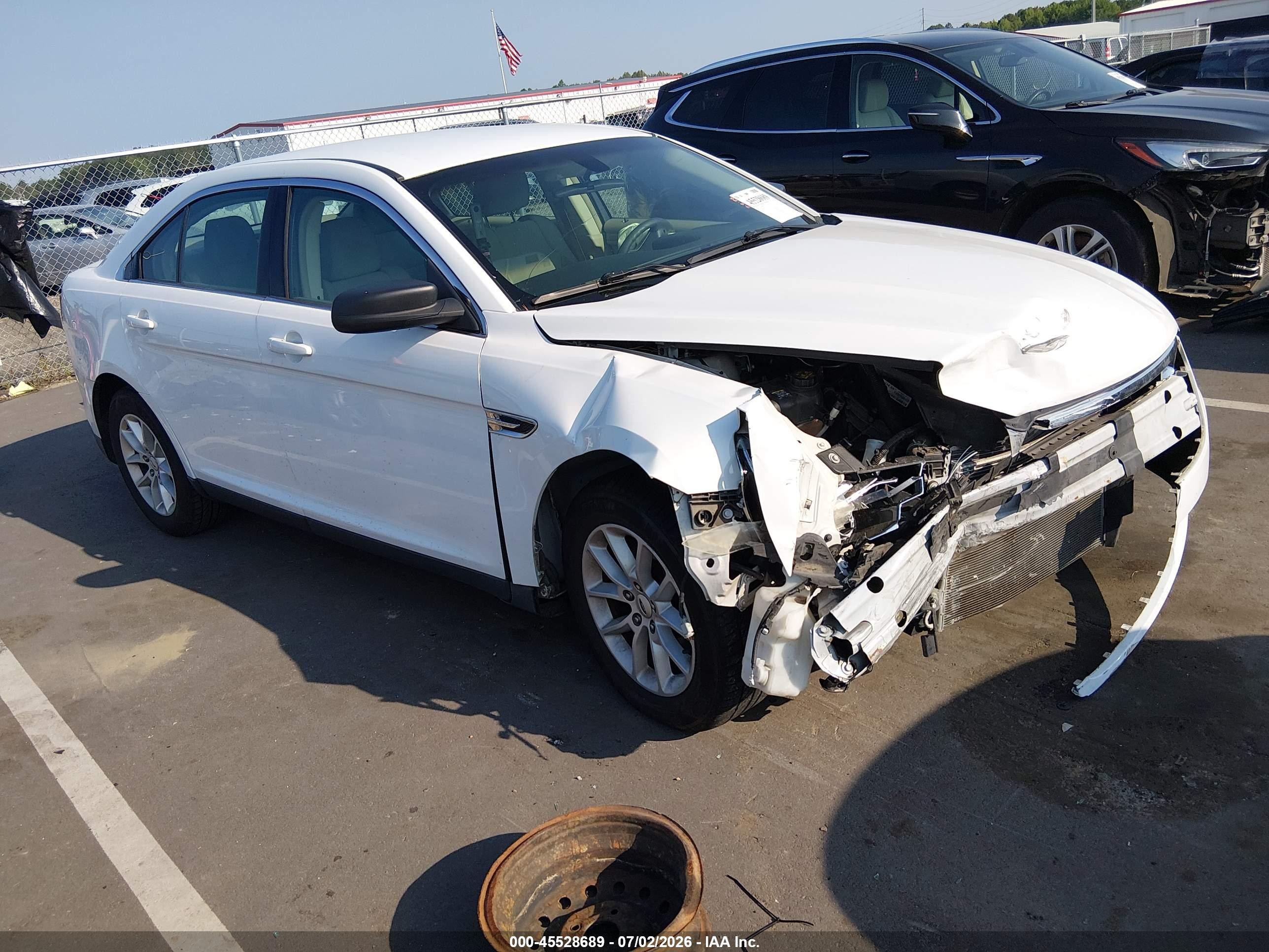 2015 Ford Taurus SE, VIN 1FAHP2D88FG127028 — Front end