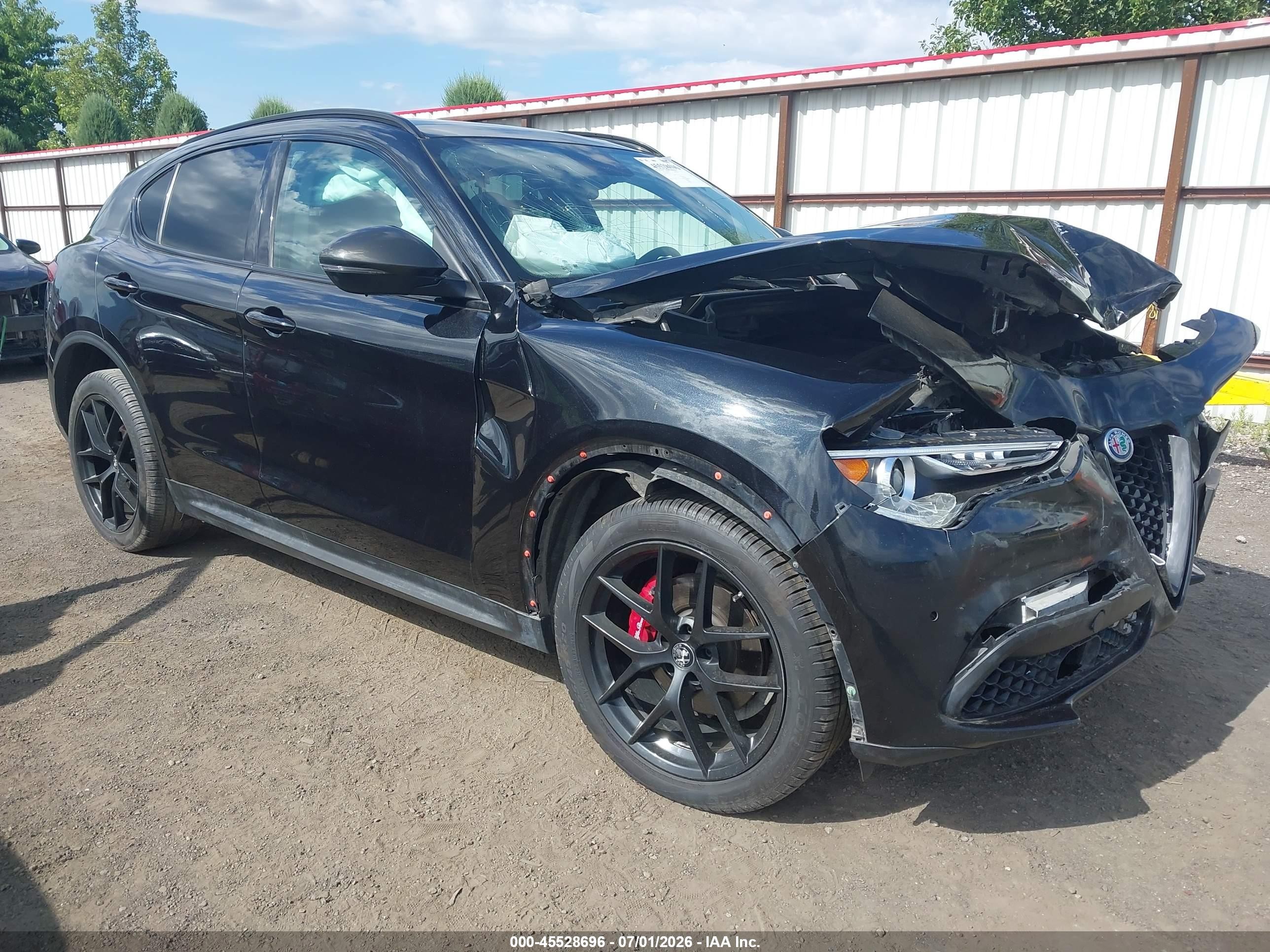 2019 Alfa Romeo Stelvio Ti Lusso, VIN ZASPAKBN9K7C70233 — Front end