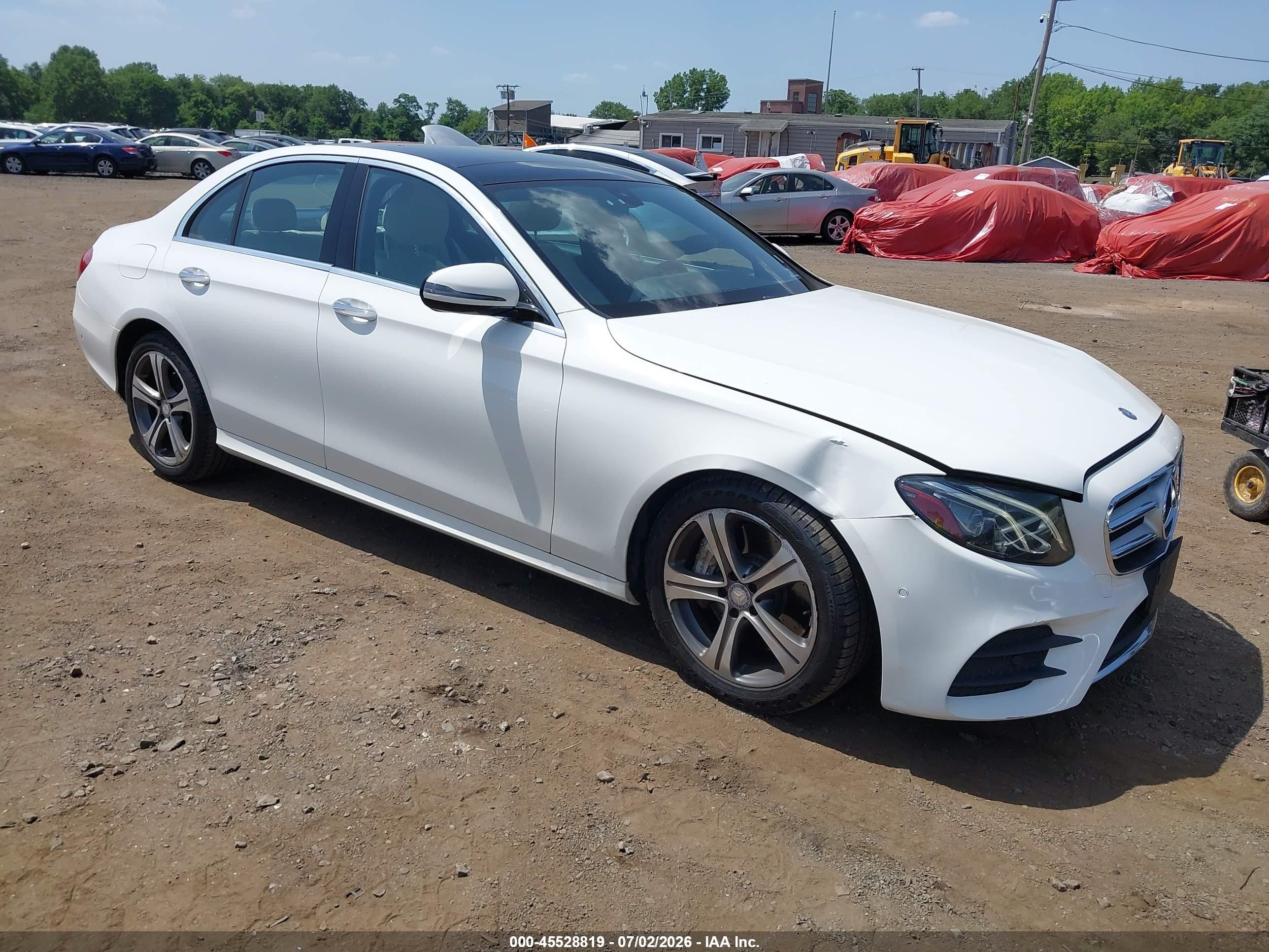 2017 Mercedes-Benz E 300 Luxury, VIN WDDZF4KB6HA104046 — Front end