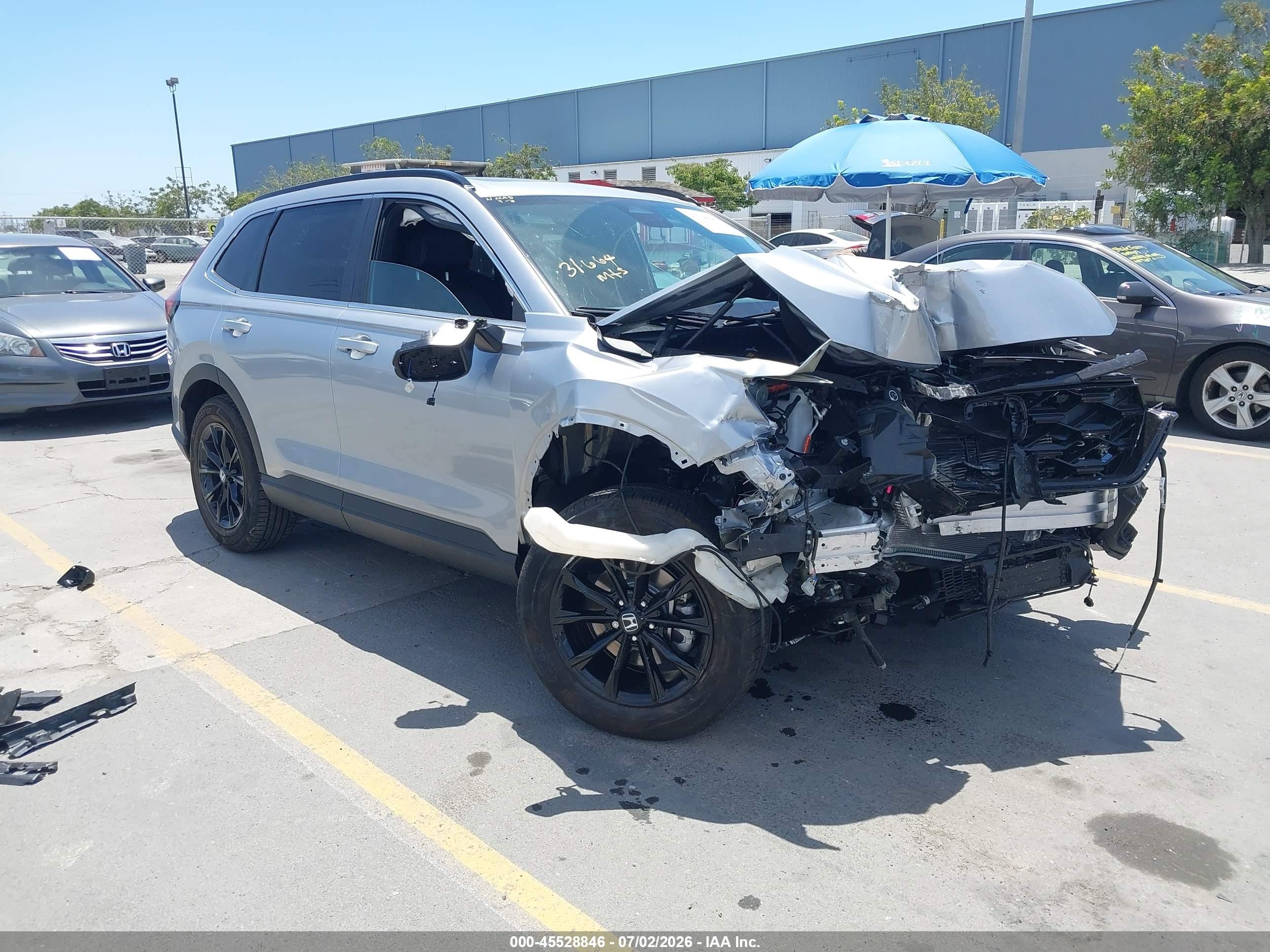 2025 Honda CR-V Sport-L, VIN 7FARS5H82SE036015 — Front end