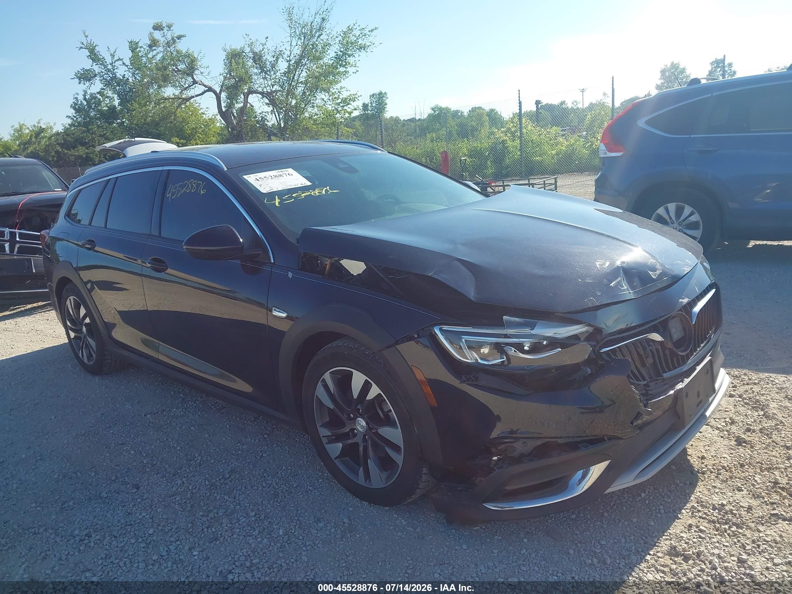 2018 Buick Regal Essence, VIN W04GV8SX0J1130701 — Front end