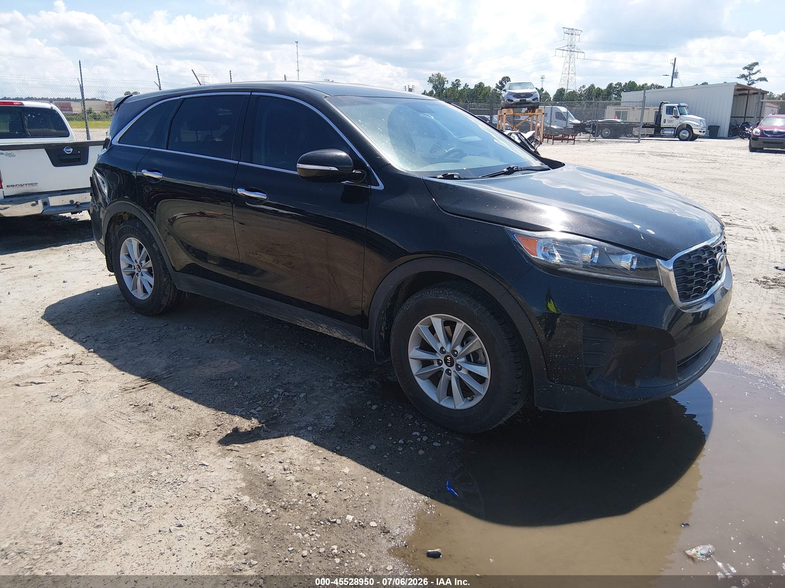 2019 Kia Sorento LX, VIN 5XYPG4A36KG578515 — Rear end