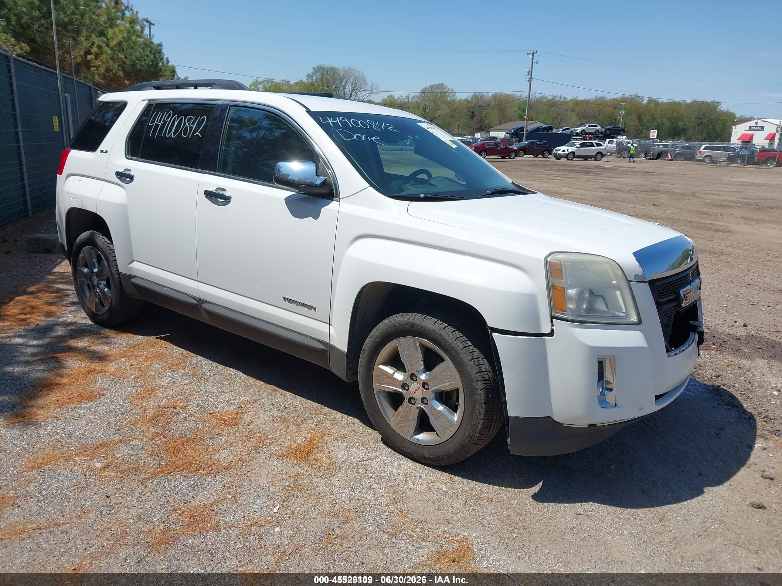 2015 GMC Terrain SLE, VIN 2GKFLWEK7F6213384 — Перед