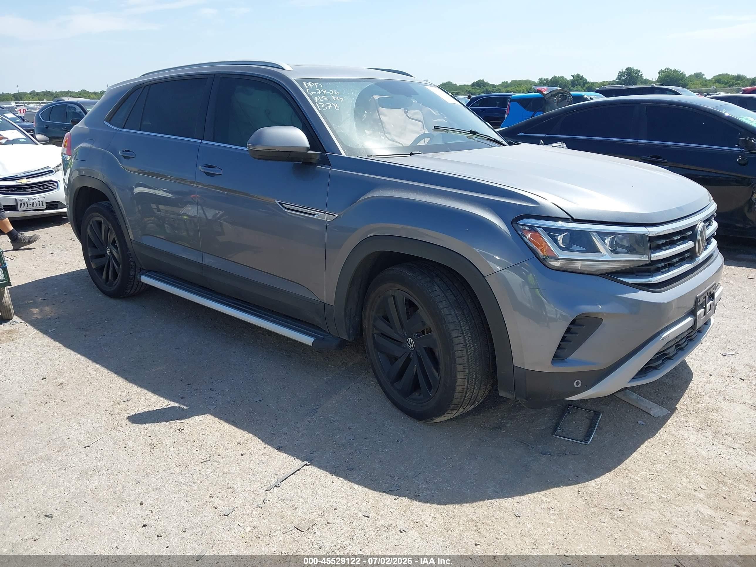 2021 Volkswagen Atlas SE, VIN 1V2JC2CA8MC211378 — Front end