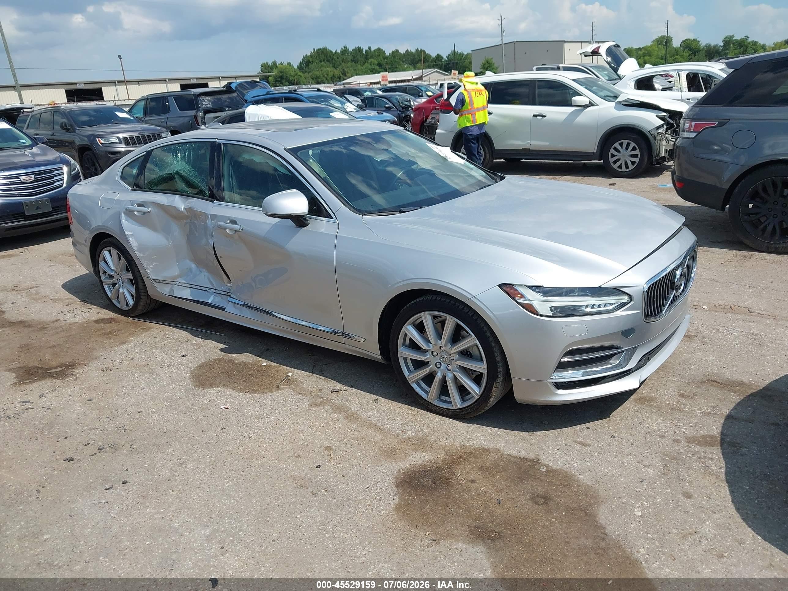2020 Volvo S90 Inscription, VIN LVYA22ML1LP168913 — Side