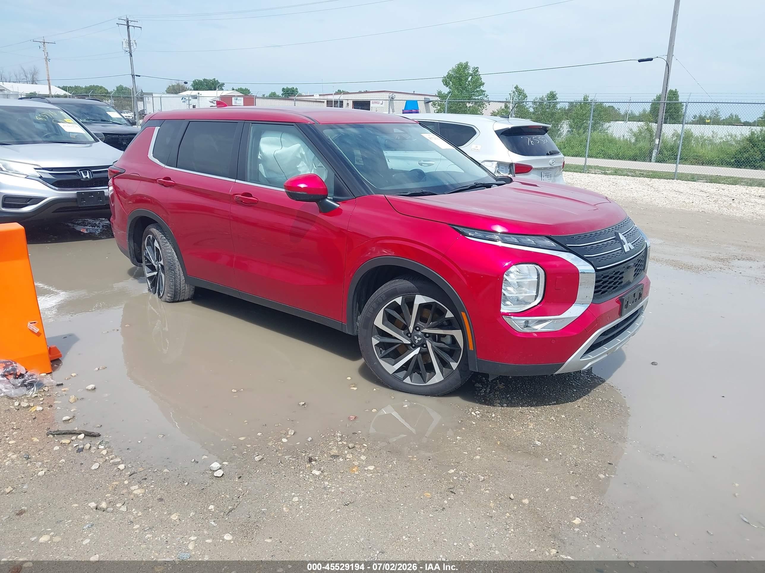 2024 Mitsubishi Outlander SE, VIN JA4J4VA86RZ026132 — Rear end