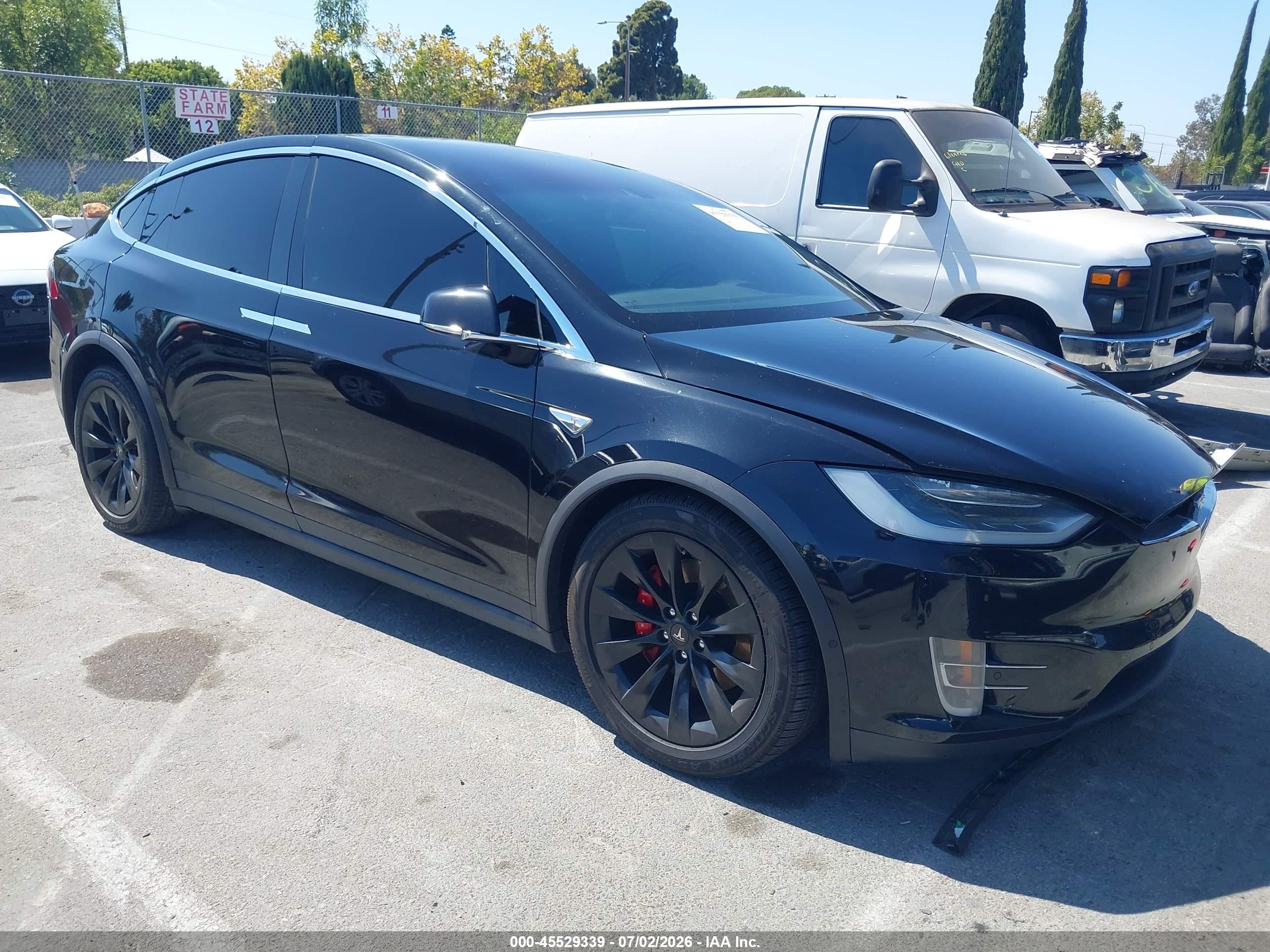 2016 Tesla Model X P90D, VIN 5YJXCBE46GF000206 — Front end
