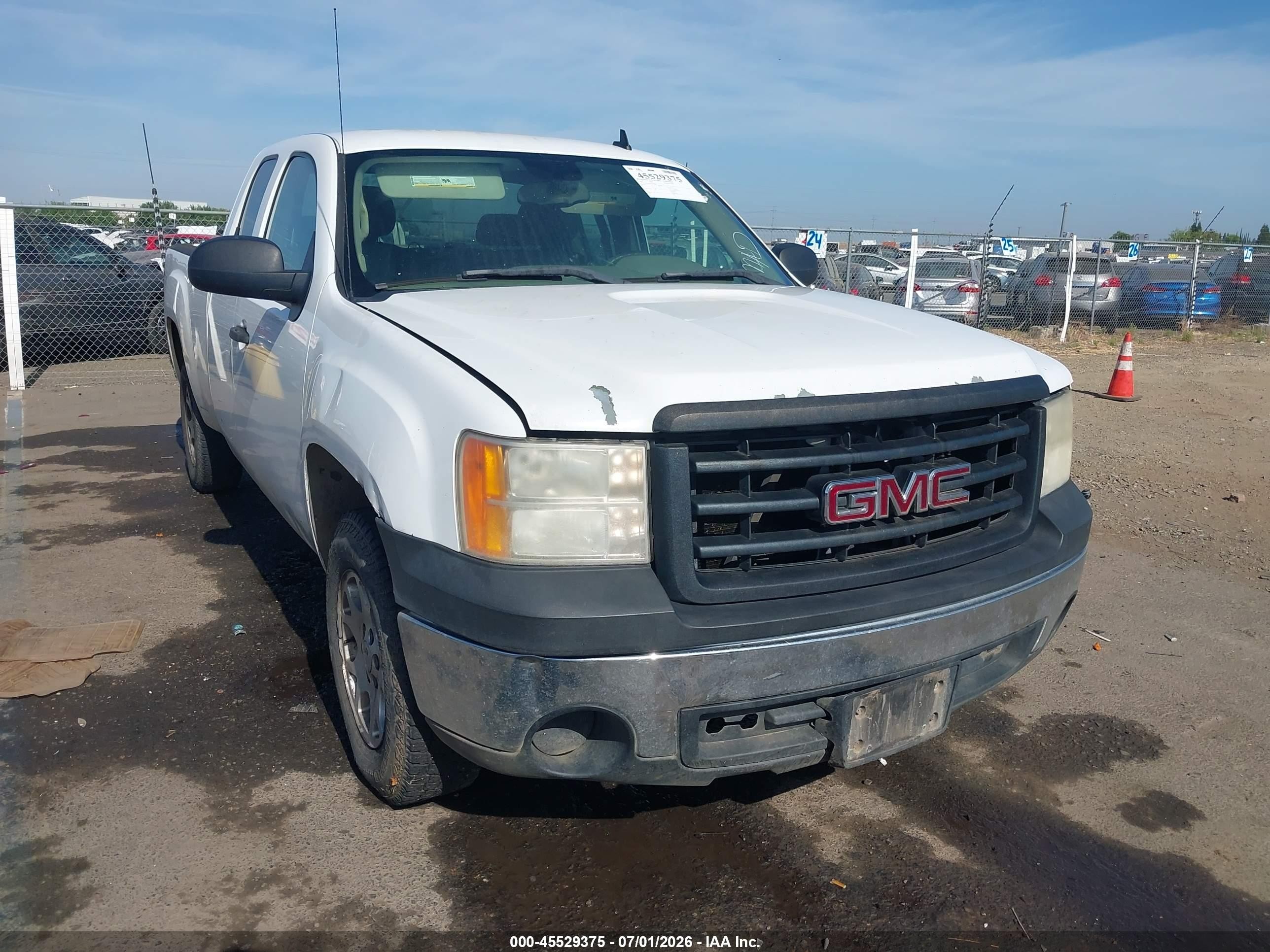 2007 GMC Sierra 1500 SLE1, VIN 2GTEC19C671638235 — Engine fire
