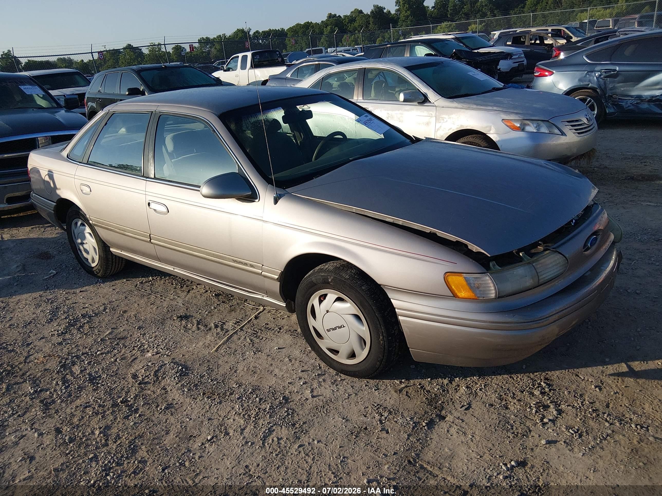1995 Ford Taurus GL, VIN 1FALP52U6SG287785 — Front end
