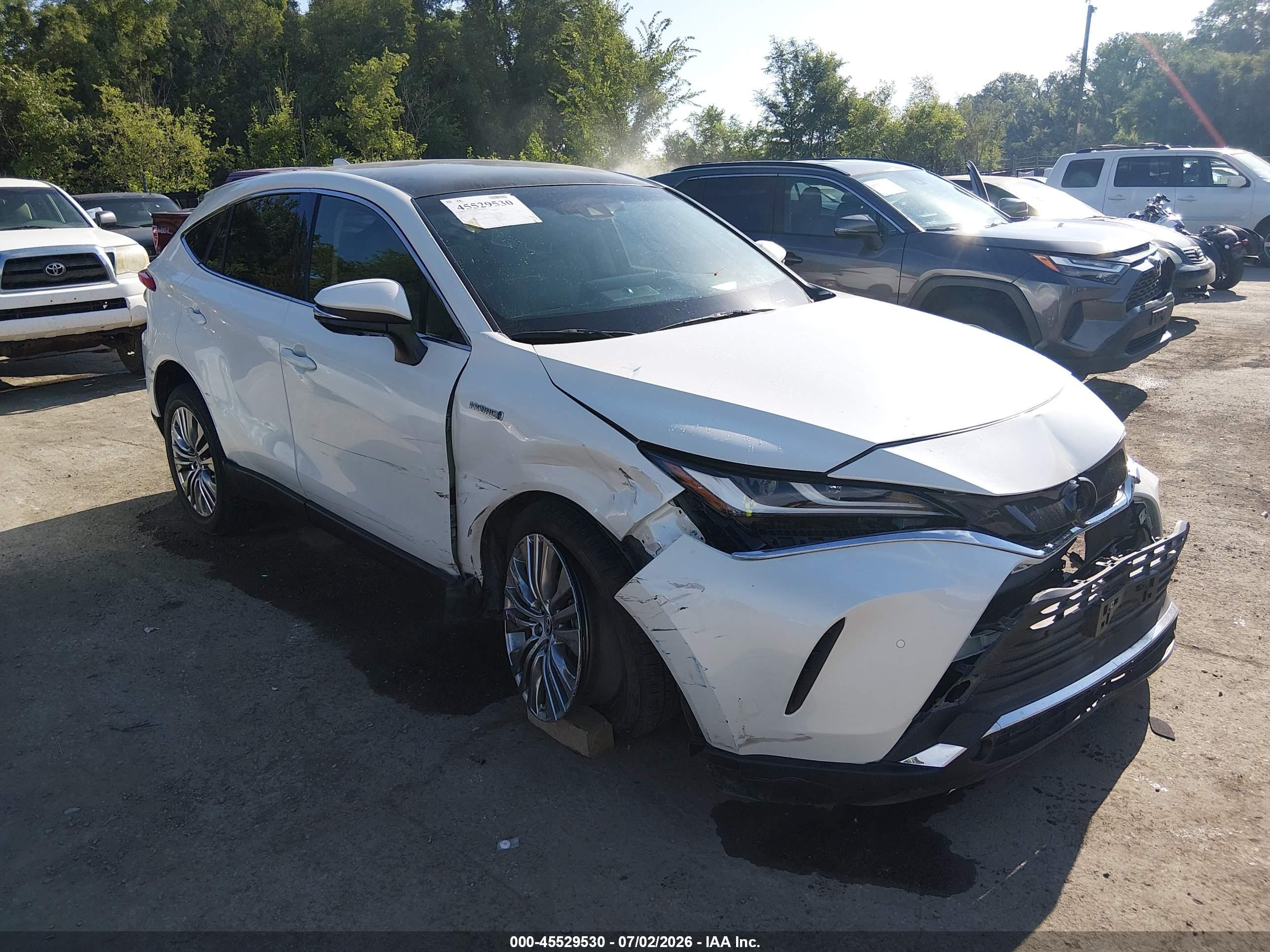 2021 Toyota Venza LE, VIN JTEAAAAH9MJ066683 — Front end
