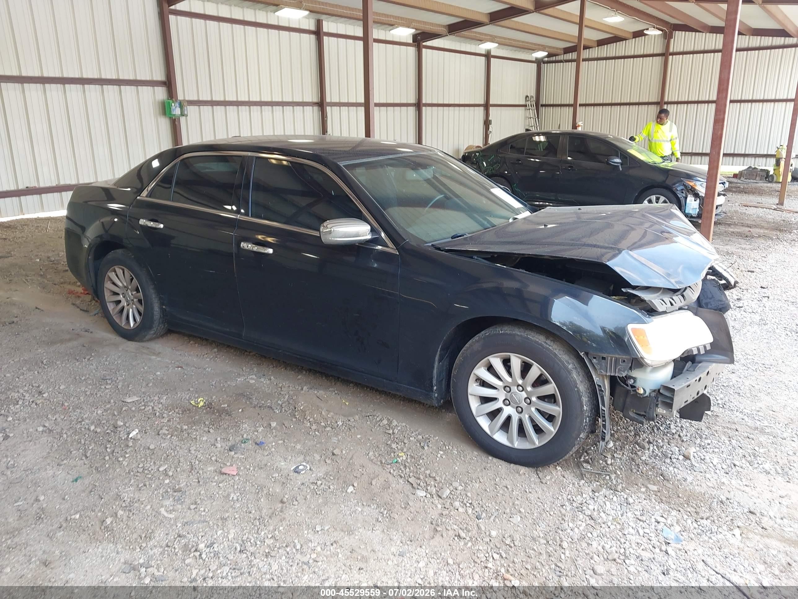 2012 Chrysler 300, VIN 2C3CCAAG9CH289342 — Перед