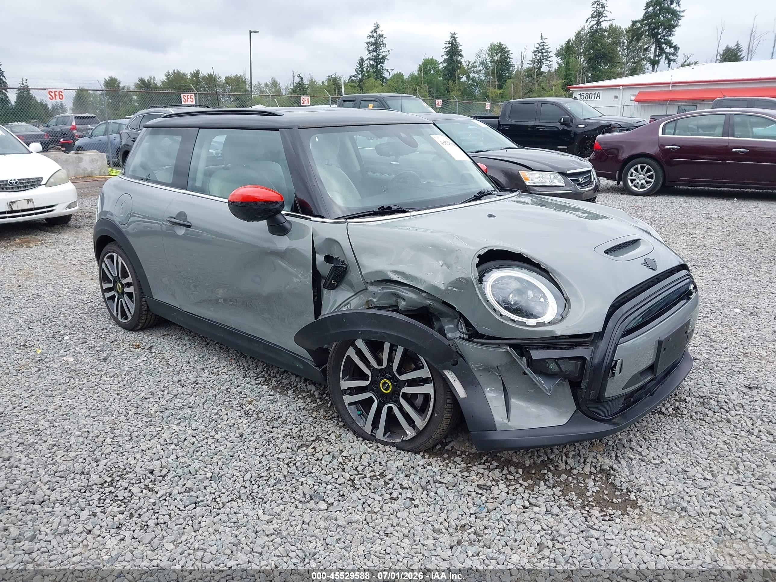 2023 MINI Hardtop Cooper SE, VIN WMW13DJ0XP2T54203 — Side