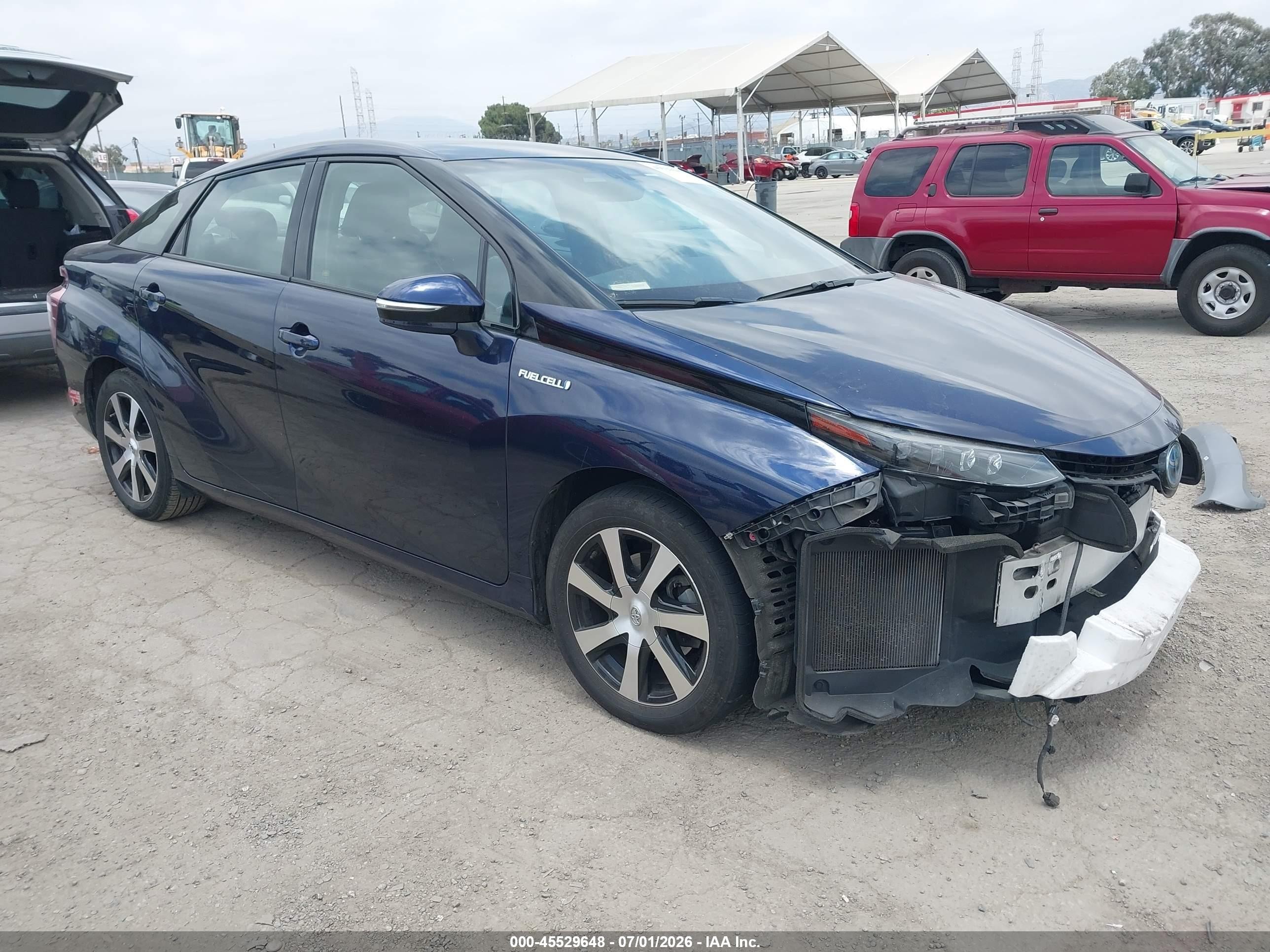 2018 Toyota Mirai, VIN JTDBVRBD9JA004834 — Перед