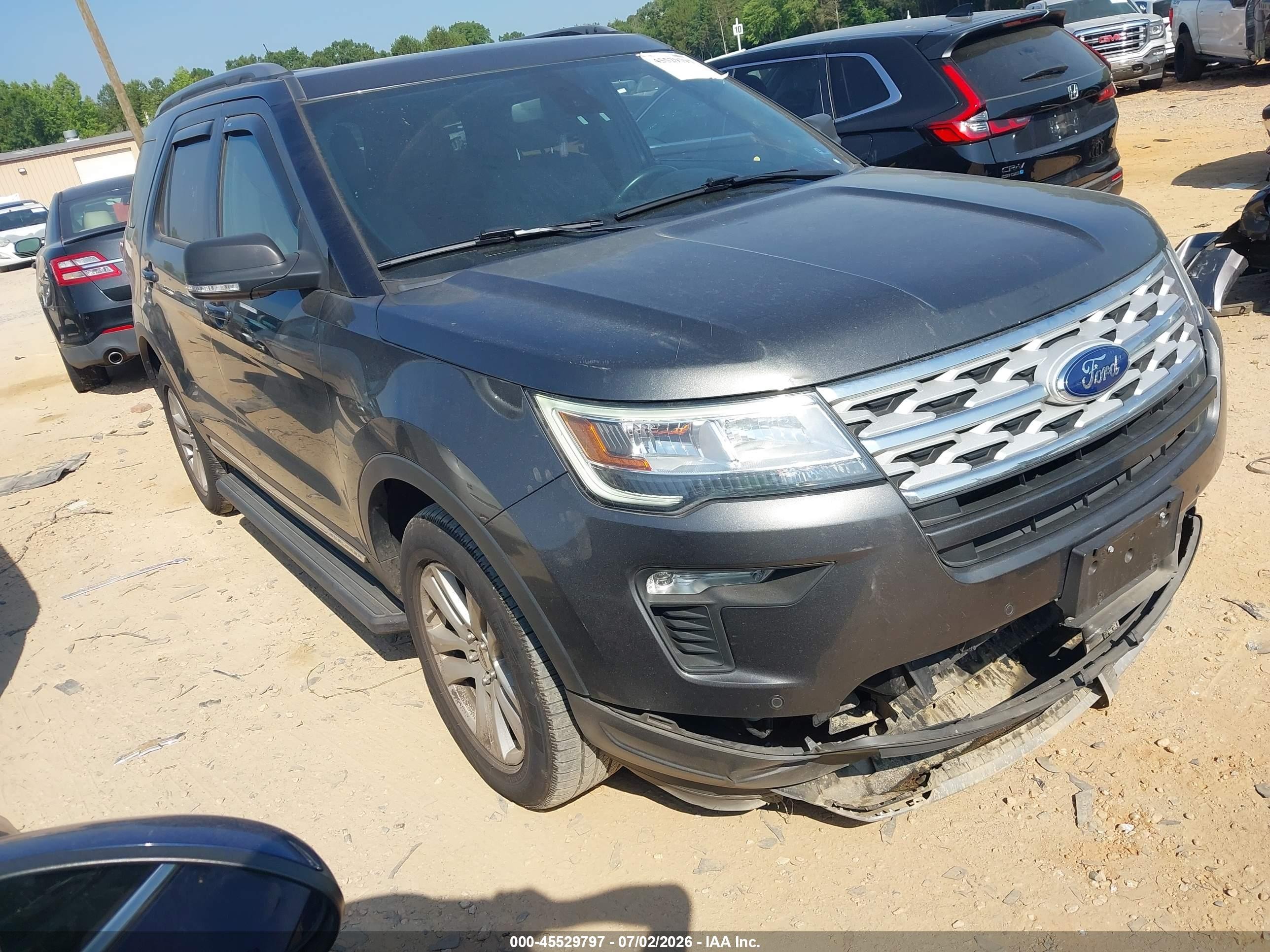 2019 Ford Explorer XLT, VIN 1FM5K8D88KGA49788 — Front end