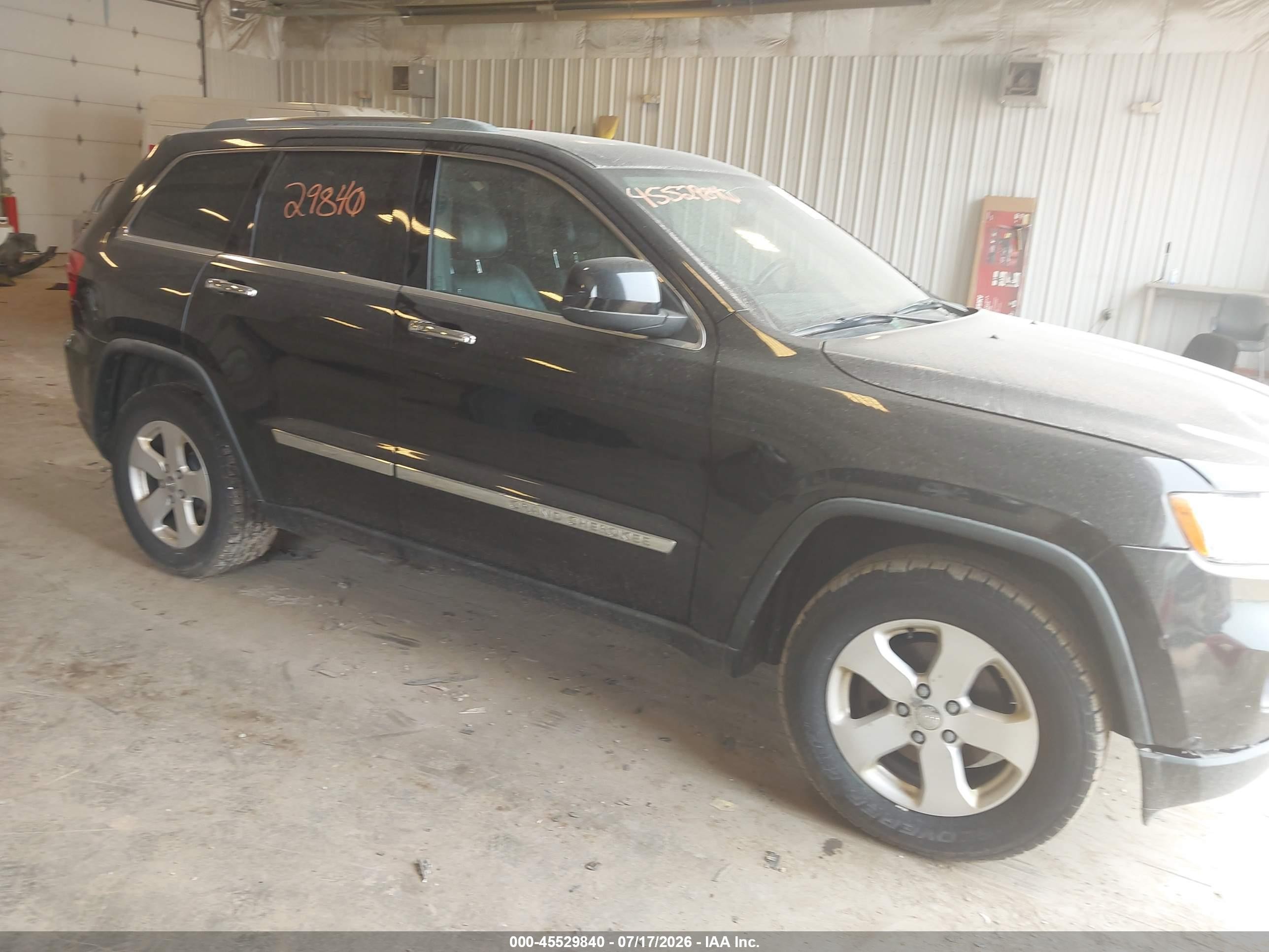 2012 Jeep Grand Cherokee Laredo, VIN 1C4RJFAG6CC184088 — Front end