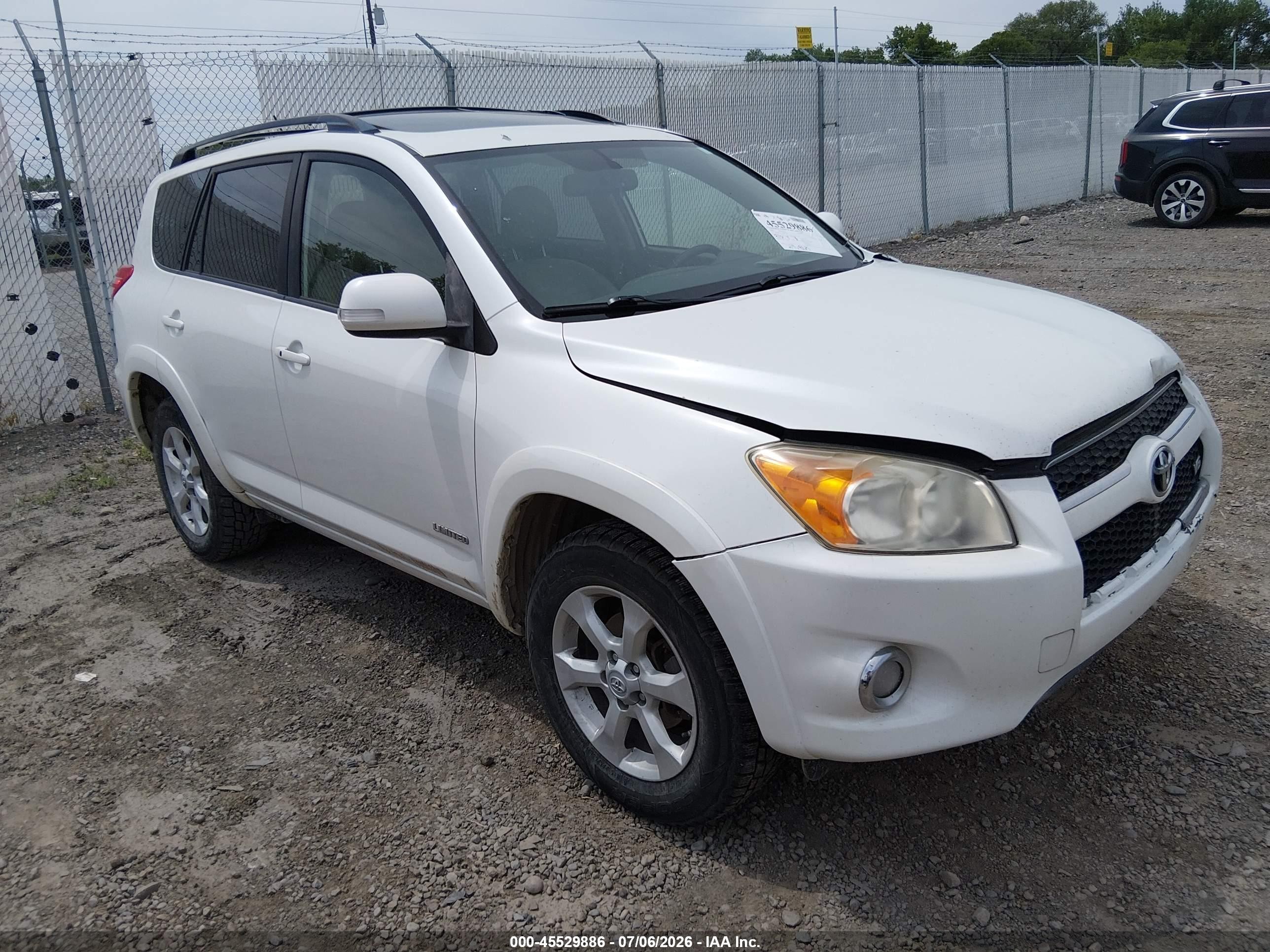 2009 Toyota RAV4 Limited, VIN JTMBK31V395083034 — Normal wear