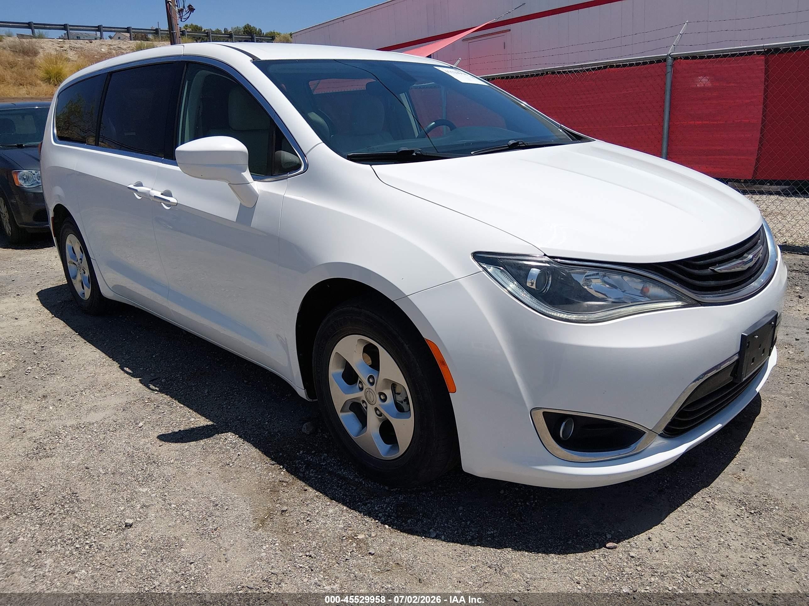 2017 Chrysler Pacifica Hybrid Touring Plus, VIN 2C4RC1H71HR797463 — Front end