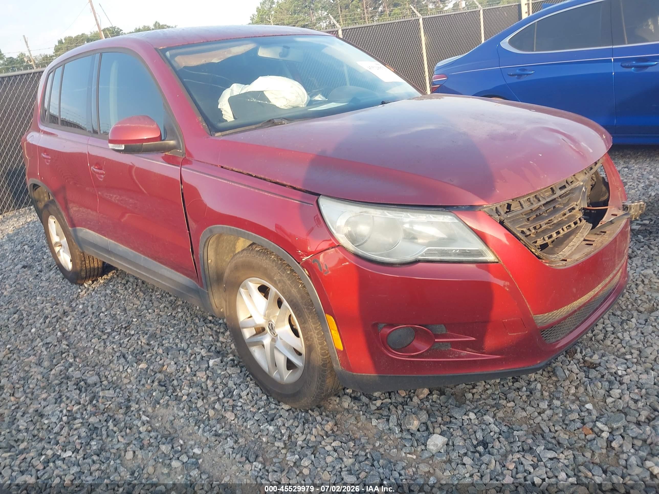 2011 Volkswagen Tiguan S, VIN WVGAV7AX4BW001531 — Перед