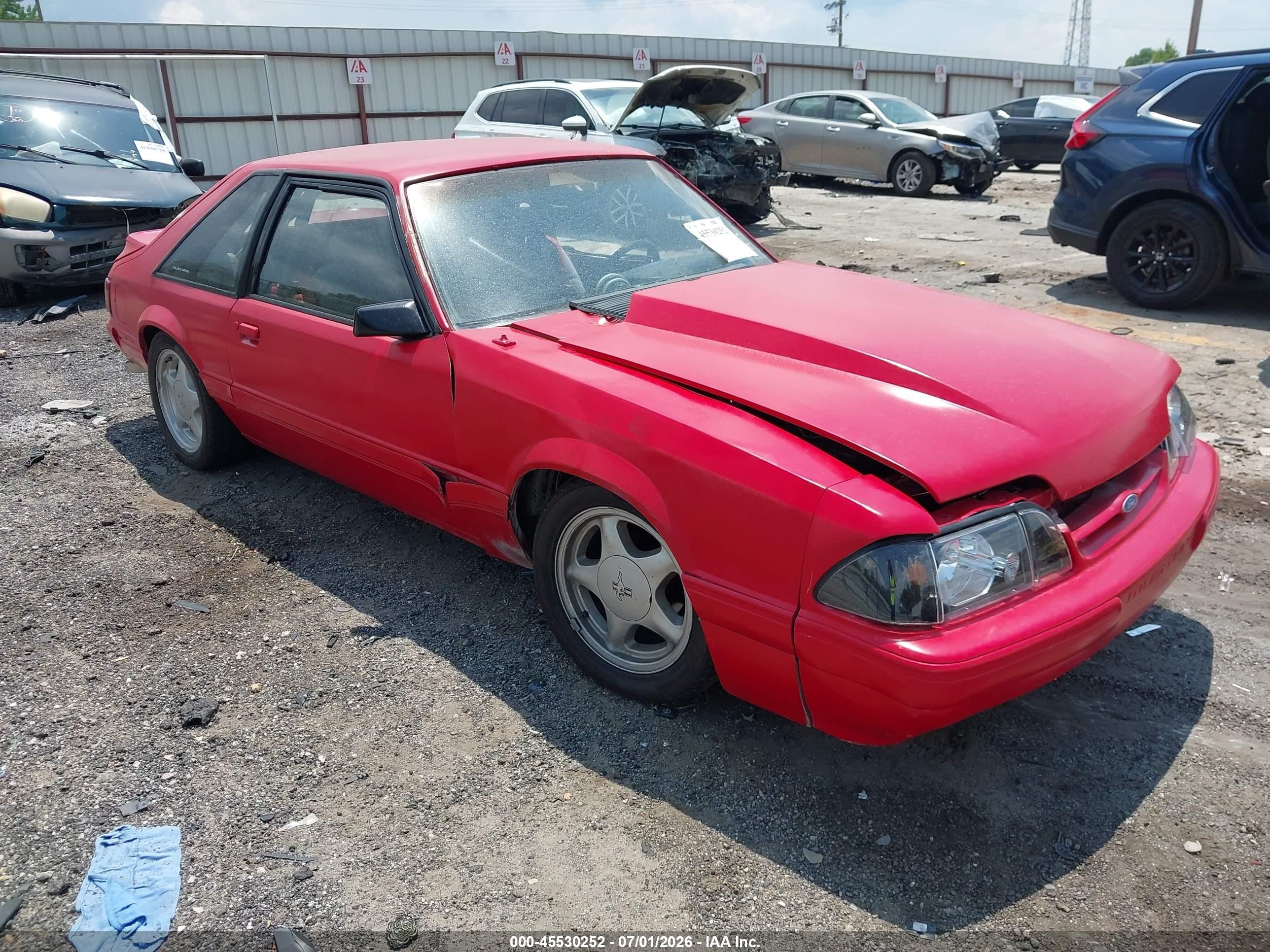 1985 Ford Mustang, VIN 1FABP28A8FF134232 — Бок