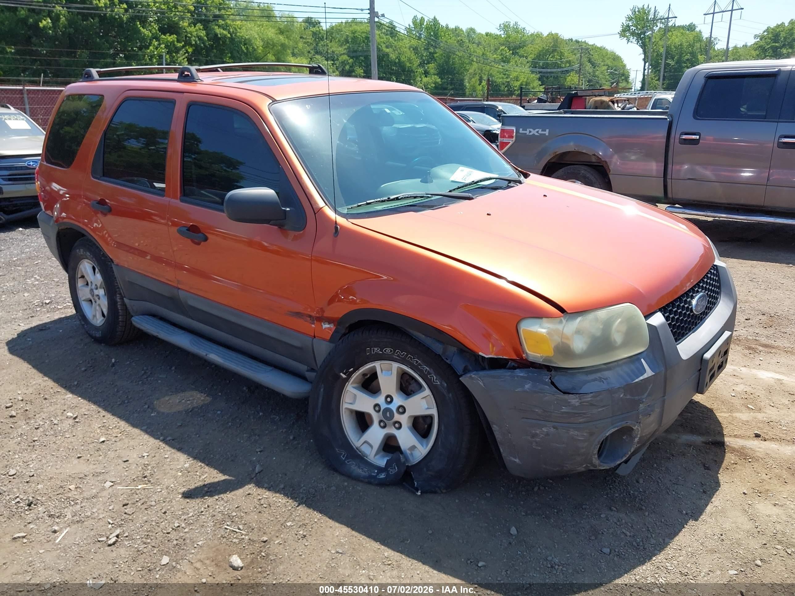 2006 Ford Escape XLT, VIN 1FMCU93196KB57030 — Front end