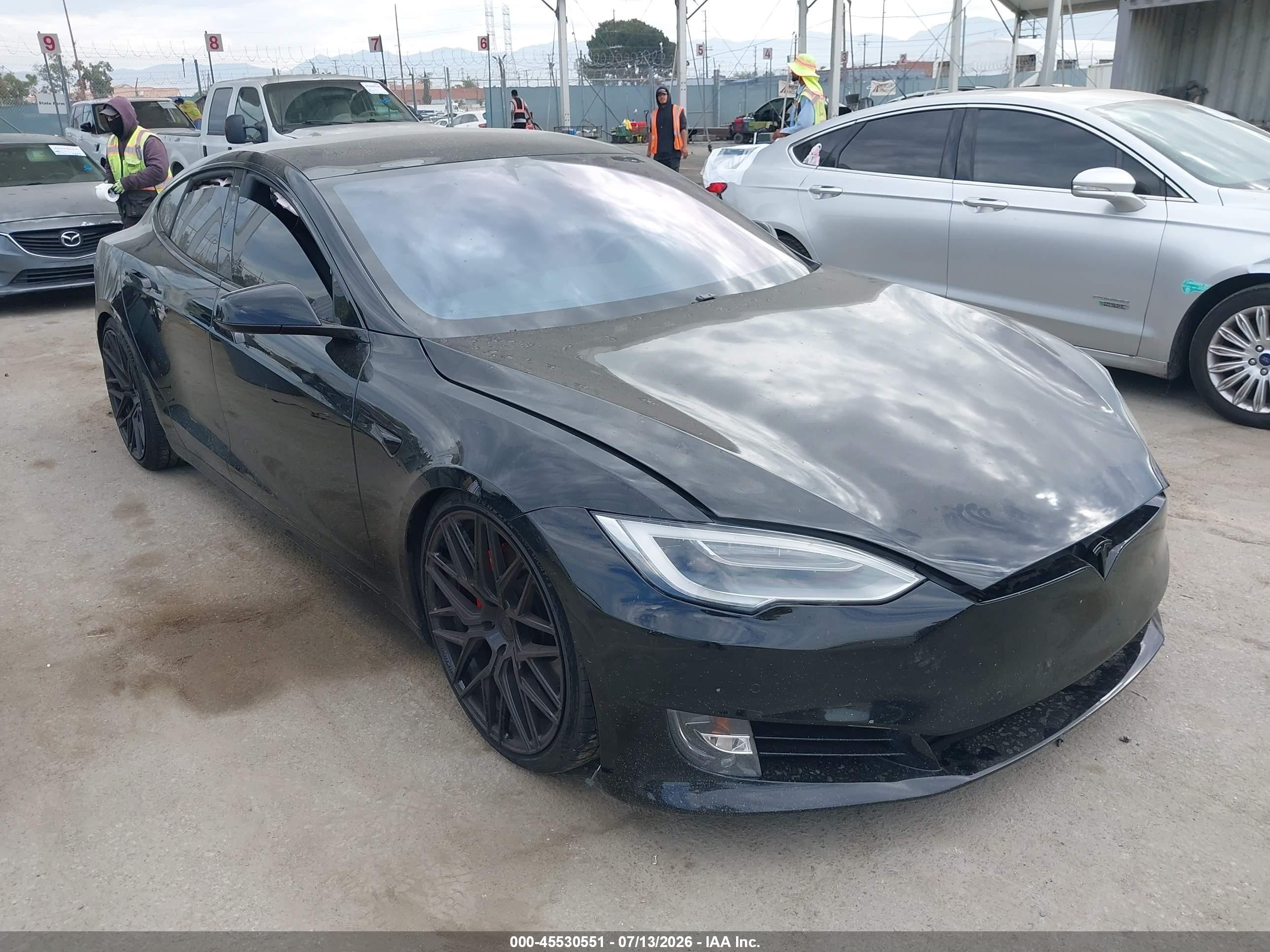 2019 Tesla Model S 75D, VIN 5YJSA1E25KF302216 — Side