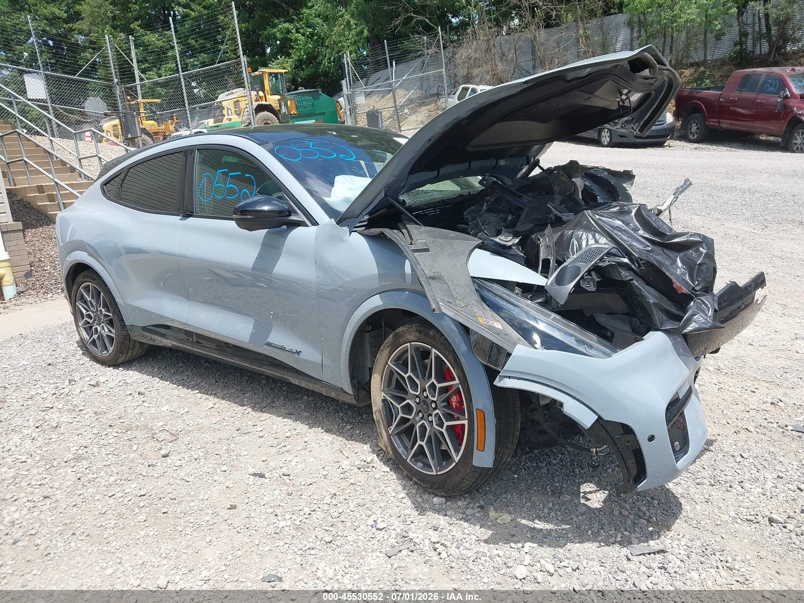 2024 Ford Mustang Mach-E GT, VIN 3FMTK4SX5RMA47359 — Перед