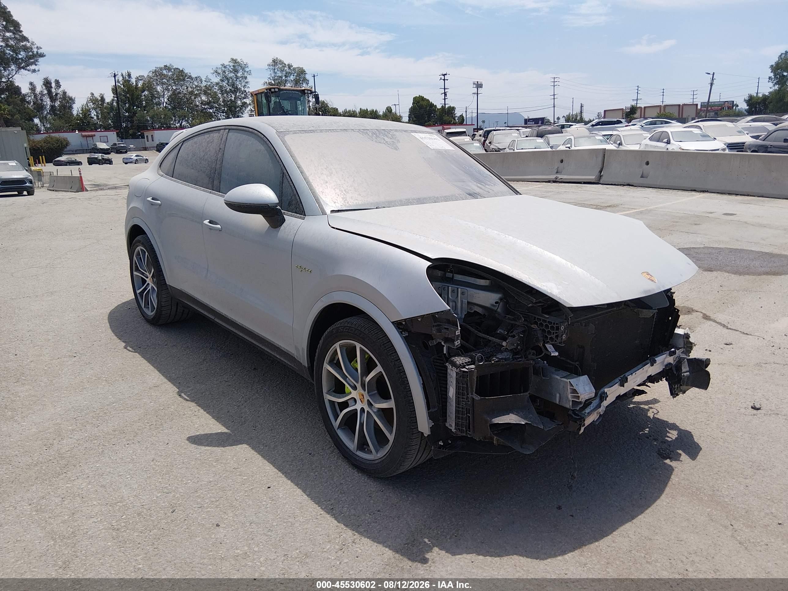 2022 Porsche Cayenne E-Hybrid, VIN WP1BE2AY8NDA51058 — Front end