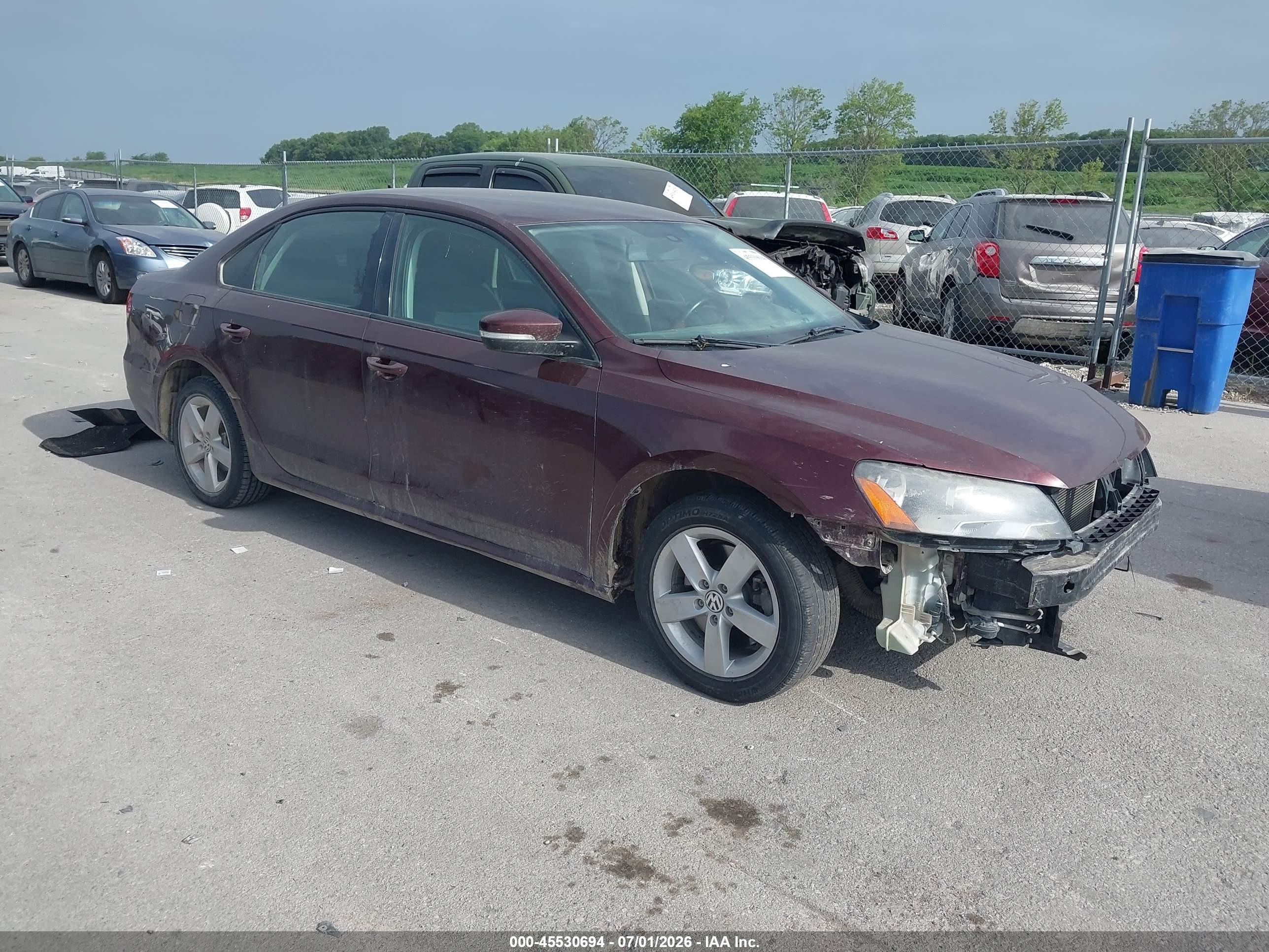 2014 Volkswagen Passat S, VIN 1VWAS7A39EC084211 — Перед