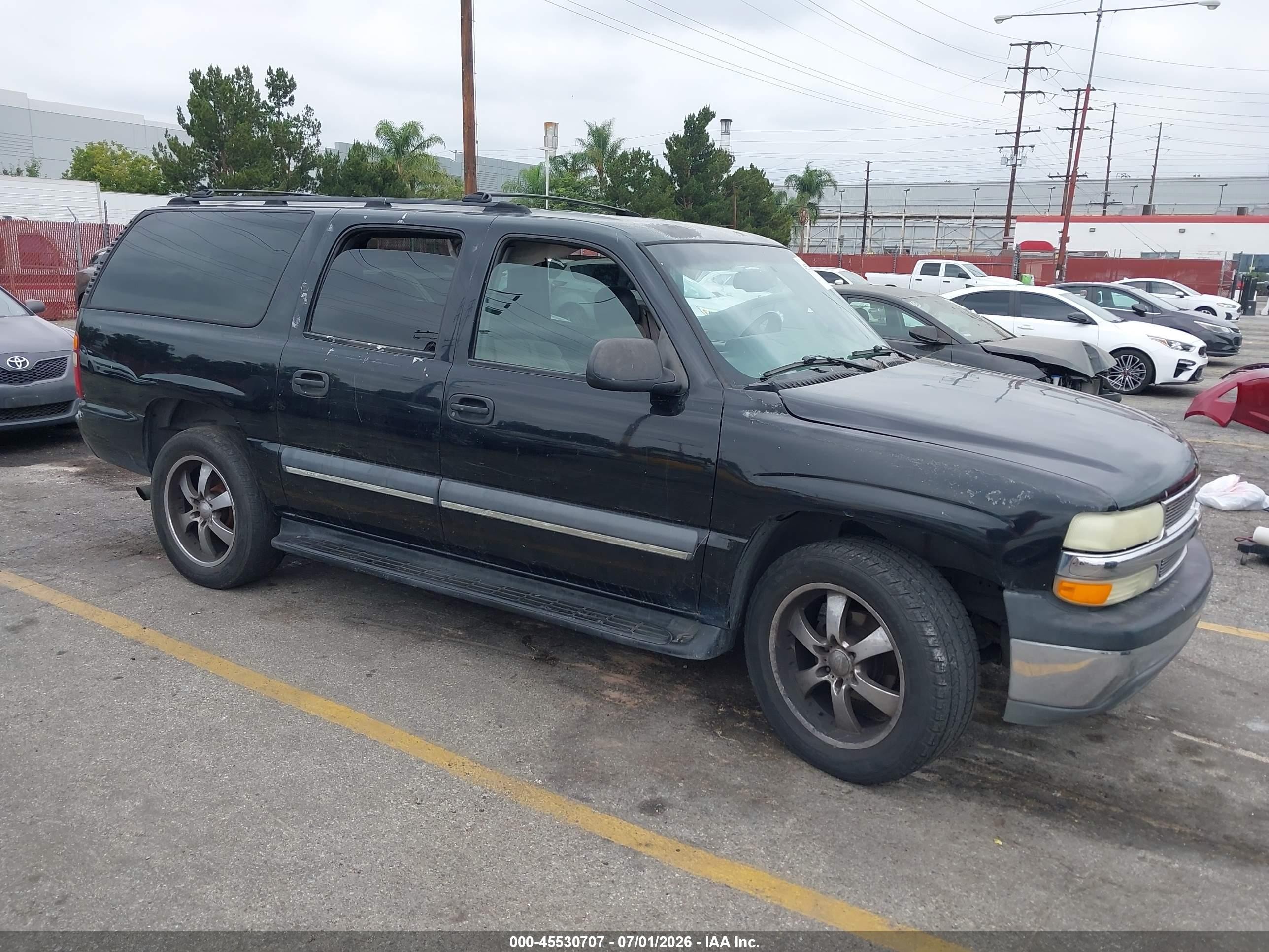 2003 Chevrolet Suburban LS, VIN 3GNEC16T73G143068 — Normal wear
