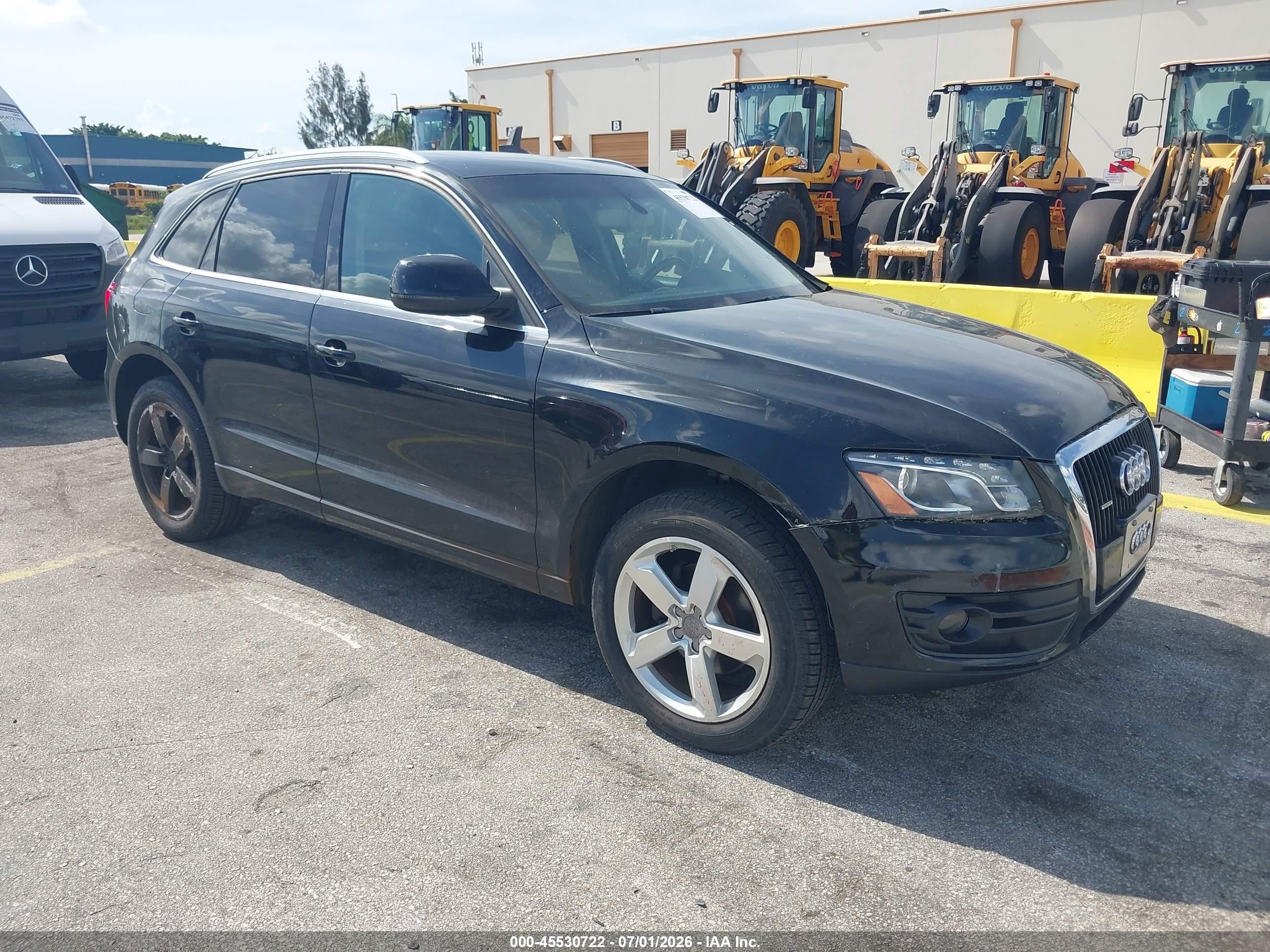 2010 Audi Q5 Premium Plus, VIN WA1LKAFP4AA100044 — Front end