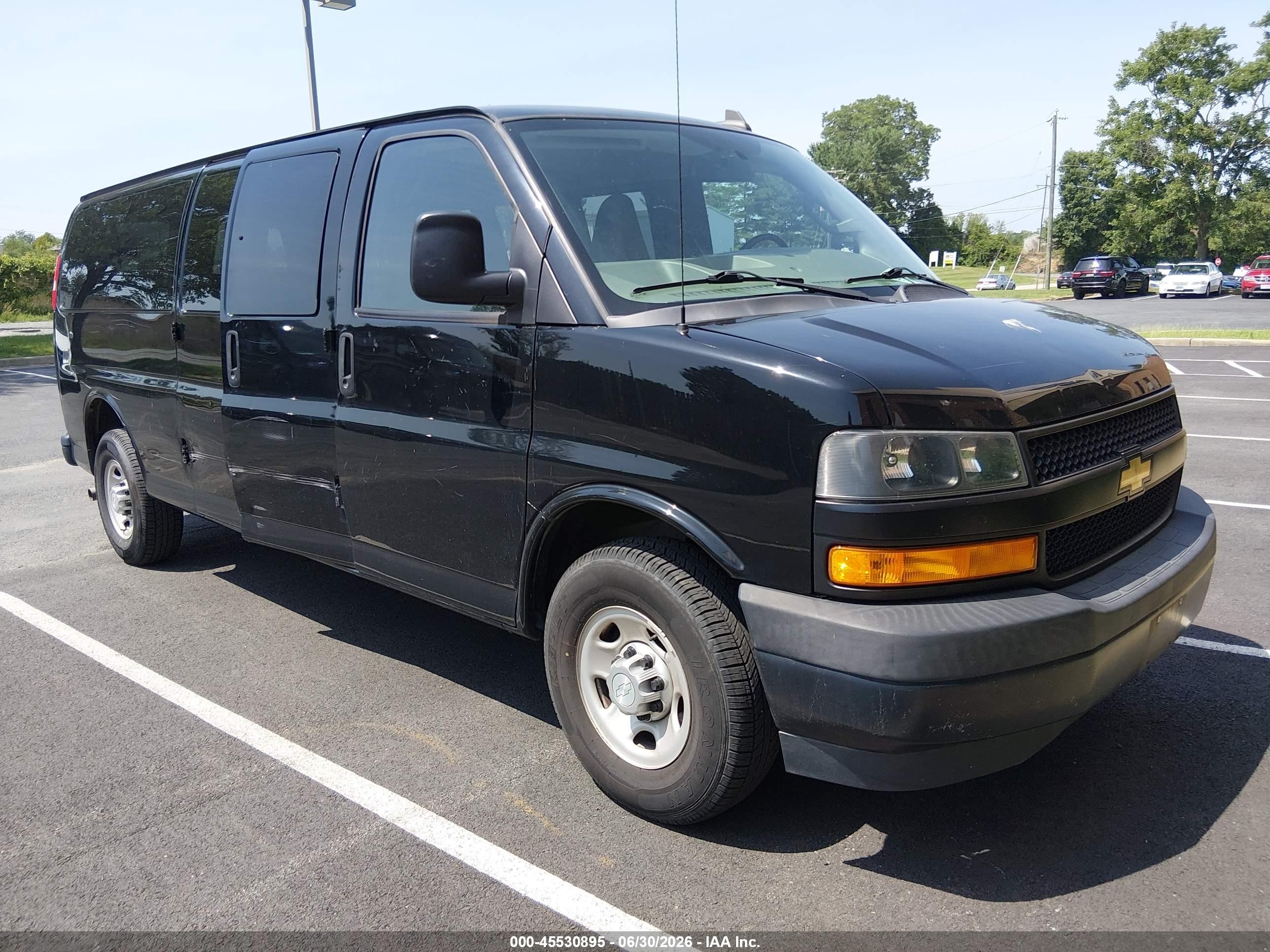 2020 Chevrolet Express Passenger LS, VIN 1GAZGNFG5L1139231 — Normal wear