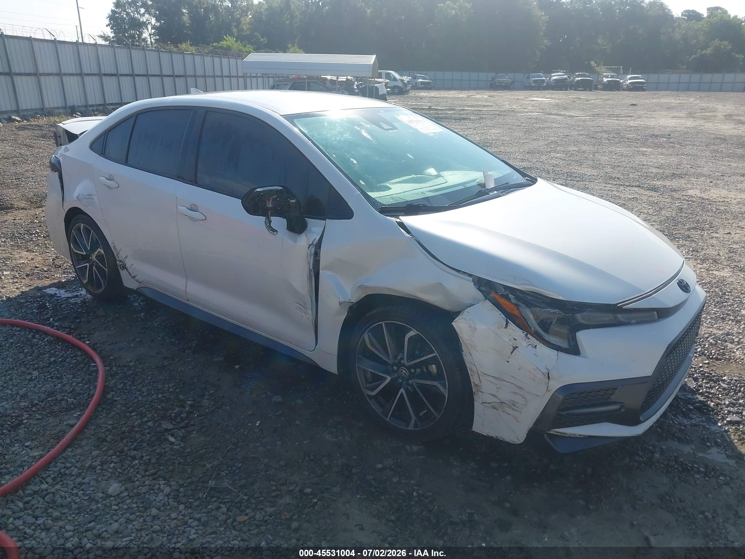2020 Toyota Corolla SE, VIN JTDS4RCE3LJ001828 — Зад