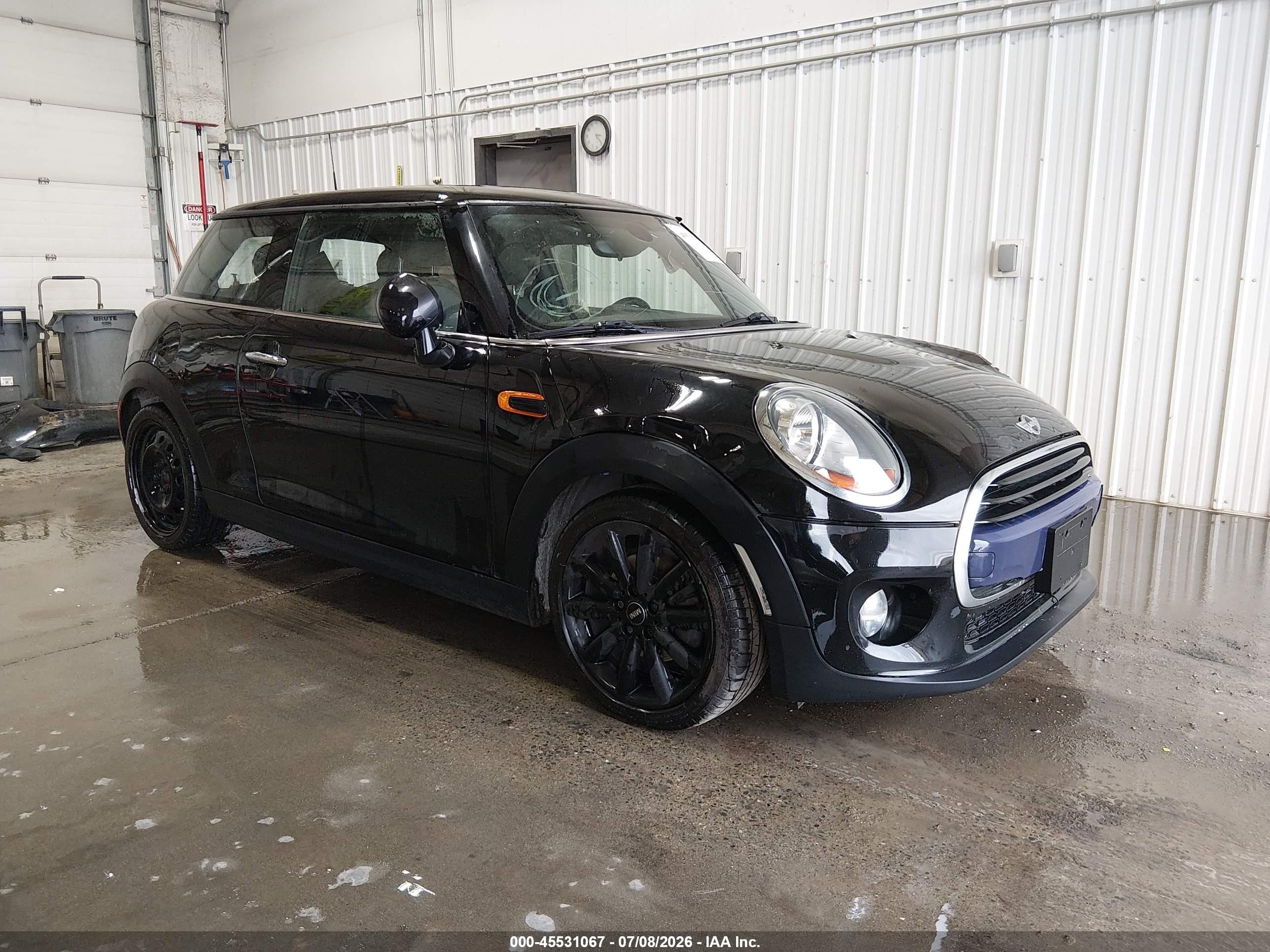 2018 MINI Hardtop Cooper, VIN WMWXP5C54J2G63527 — Side