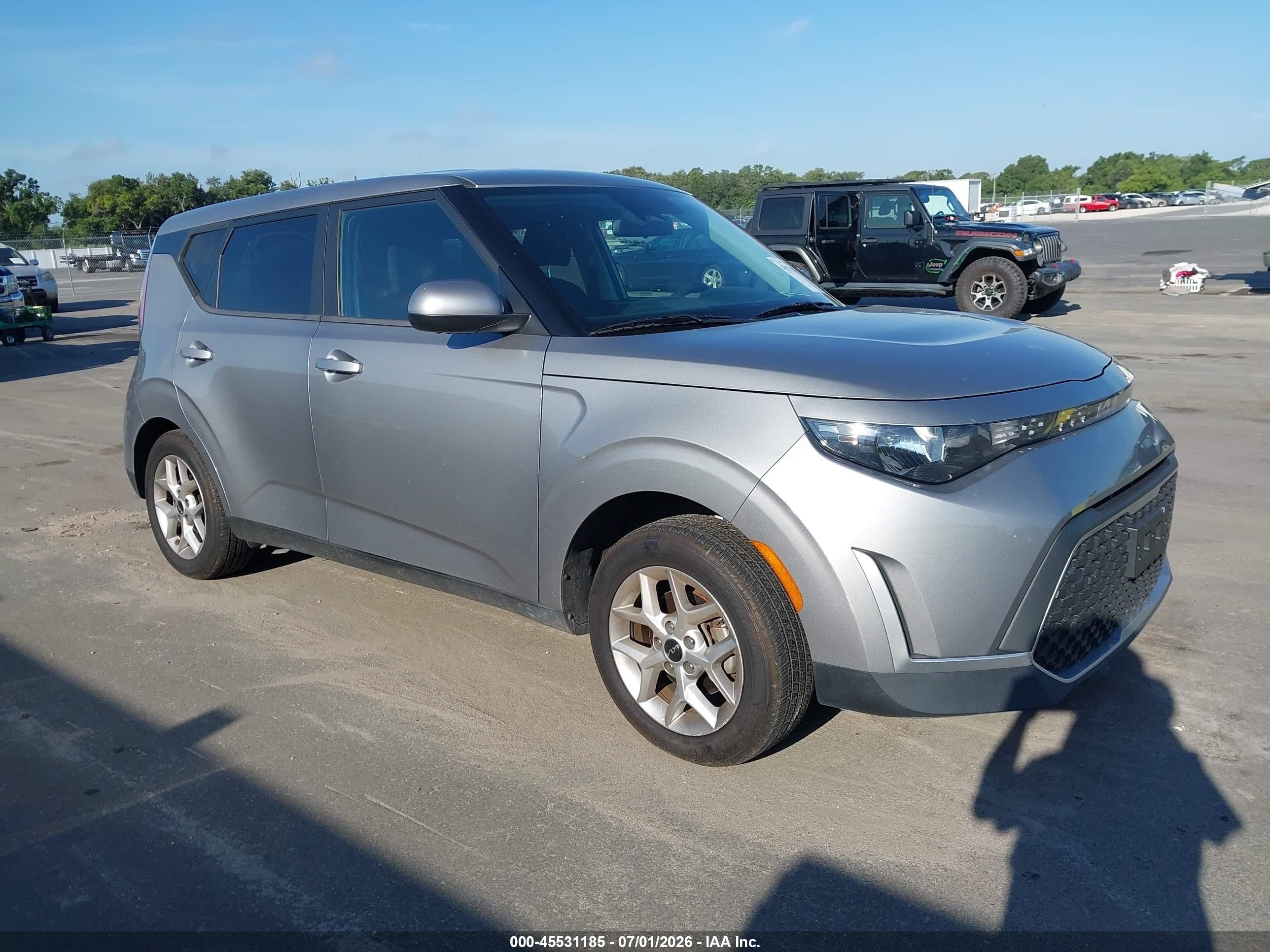 2023 Kia Soul LX, VIN KNDJ23AU3P7885457 — Side