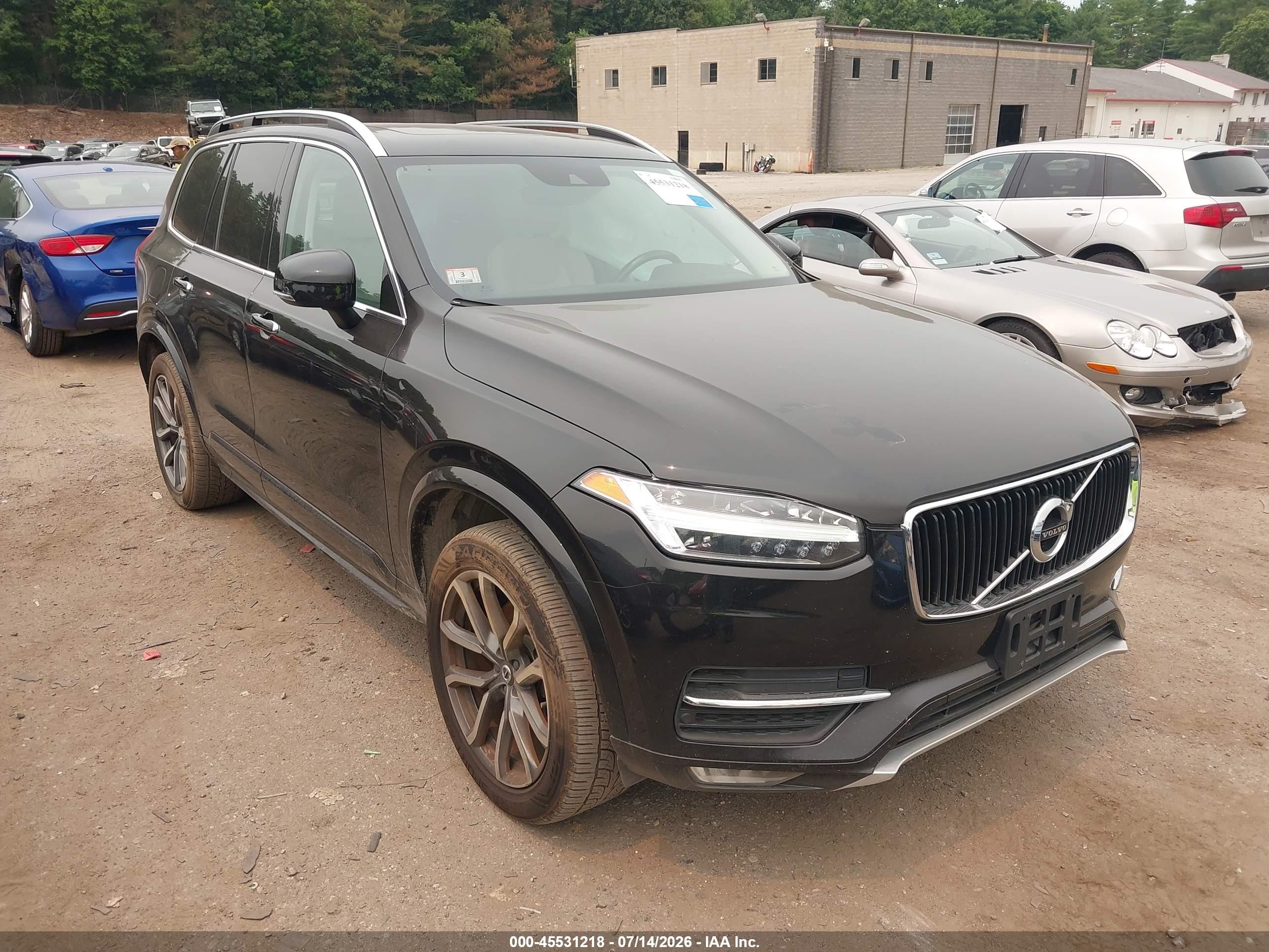 2019 Volvo XC90 Momentum, VIN YV4102PK8K1486090 — Side
