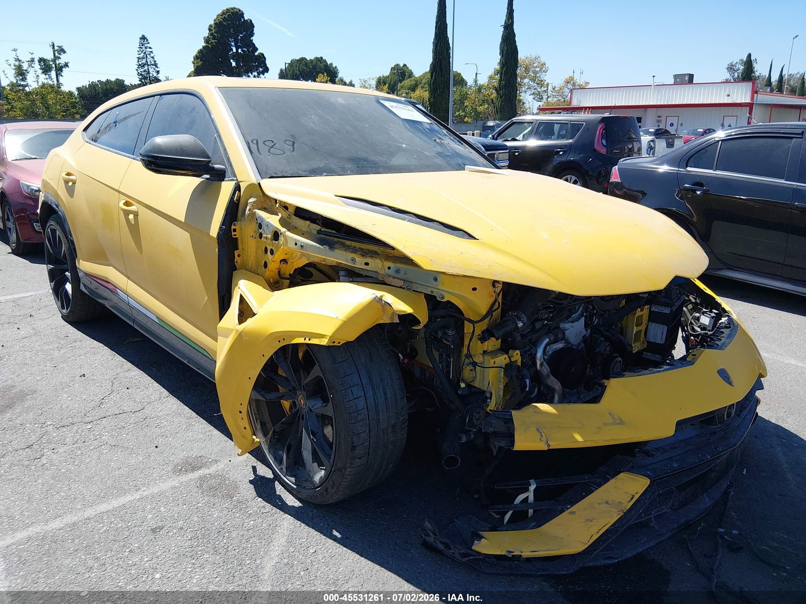 2024 Lamborghini Urus S, VIN ZPBUB3ZL0RLA29710 — Front end