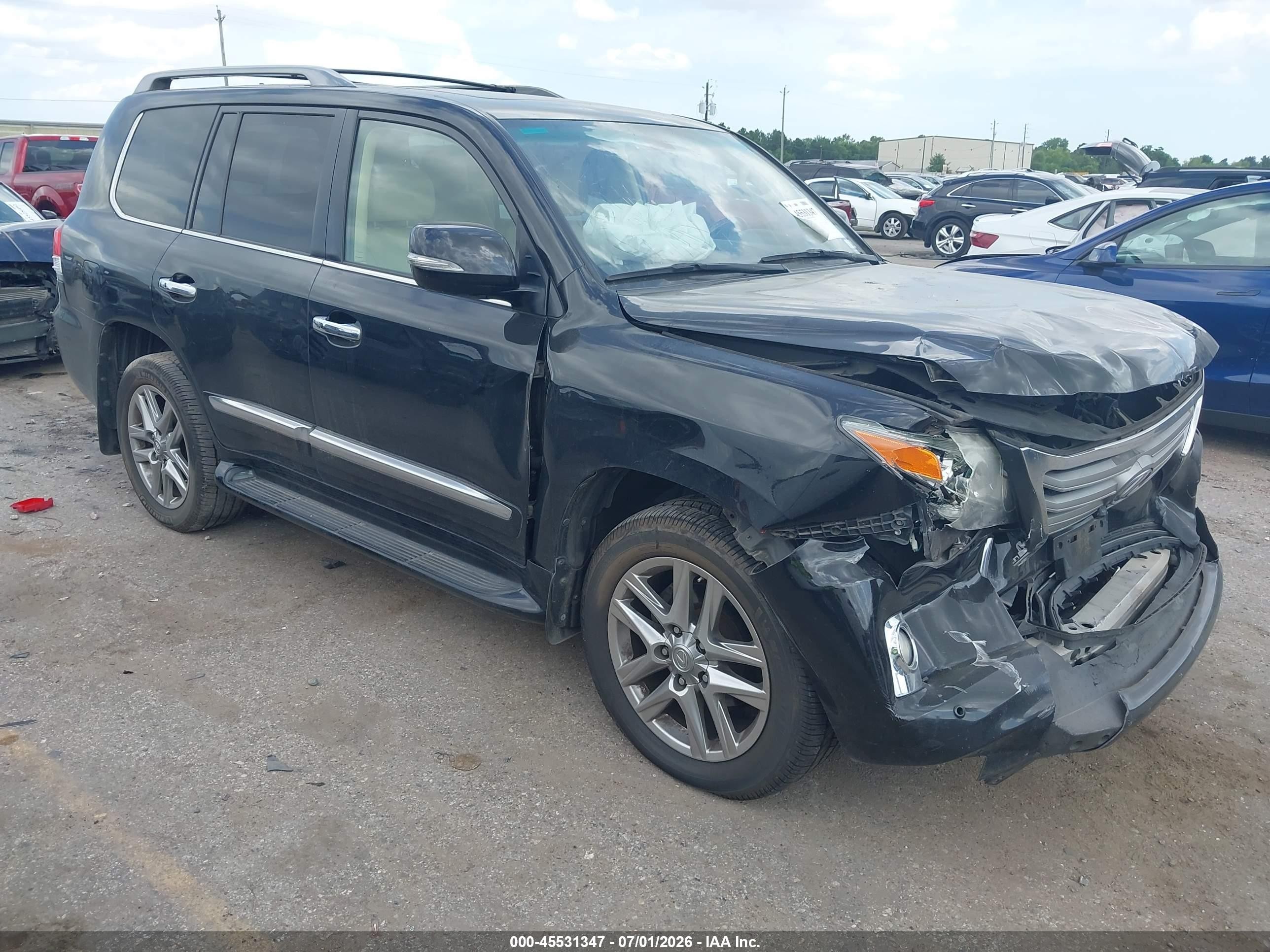 2013 Lexus LX 570, VIN JTJHY7AX6D4105749 — Front end