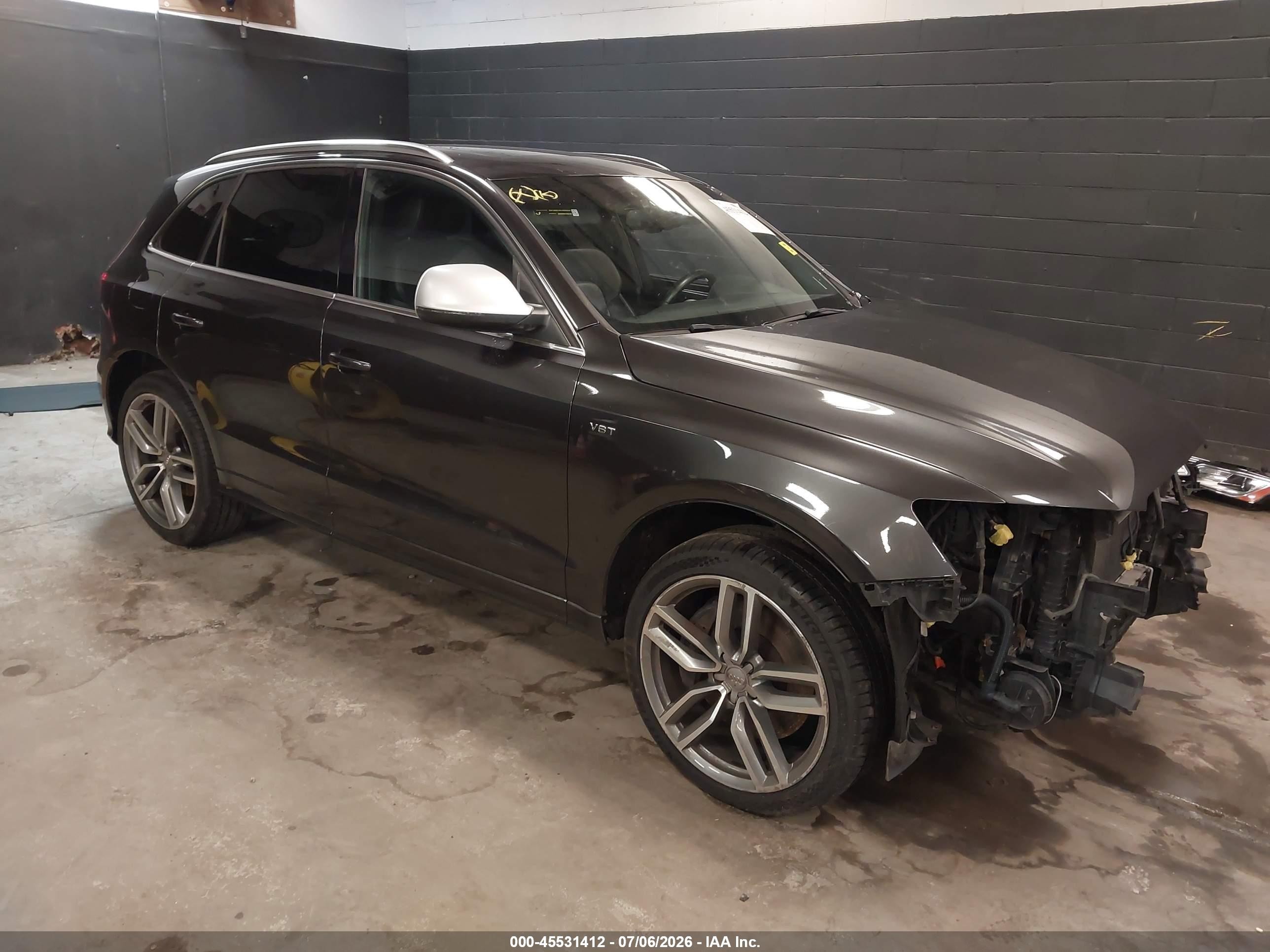 2014 Audi SQ5 Premium Plus, VIN WA1CGAFP7EA068620 — Перед