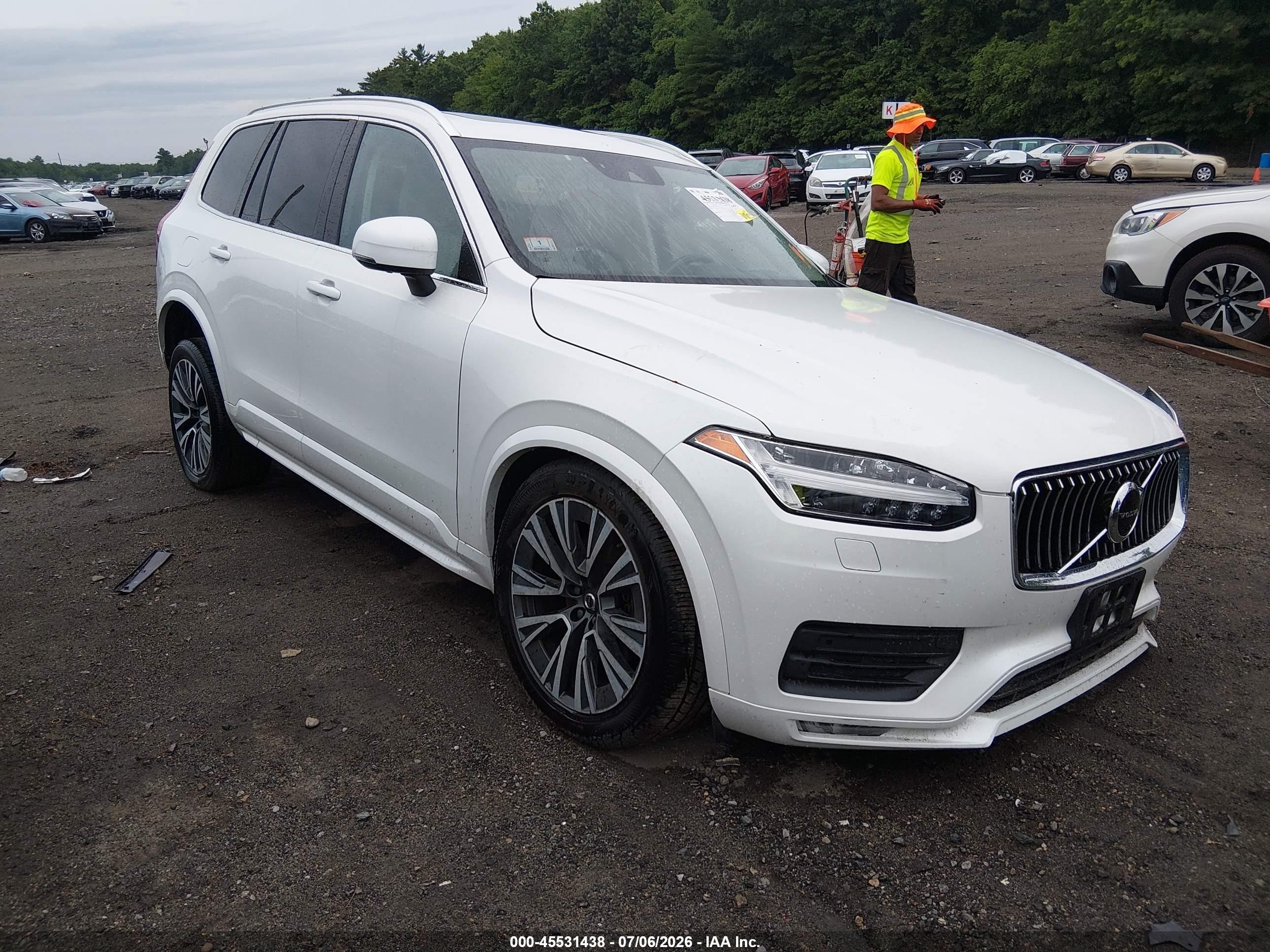 2020 Volvo XC90 Momentum, VIN YV4A221K5L1595160 — Бок