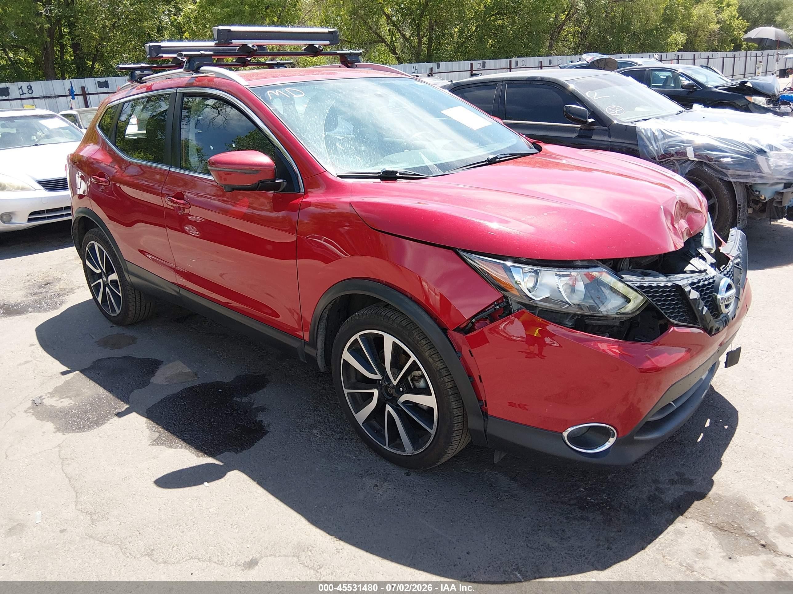 2017 Nissan Rogue SV, VIN JN1BJ1CR5HW107420 — Front end